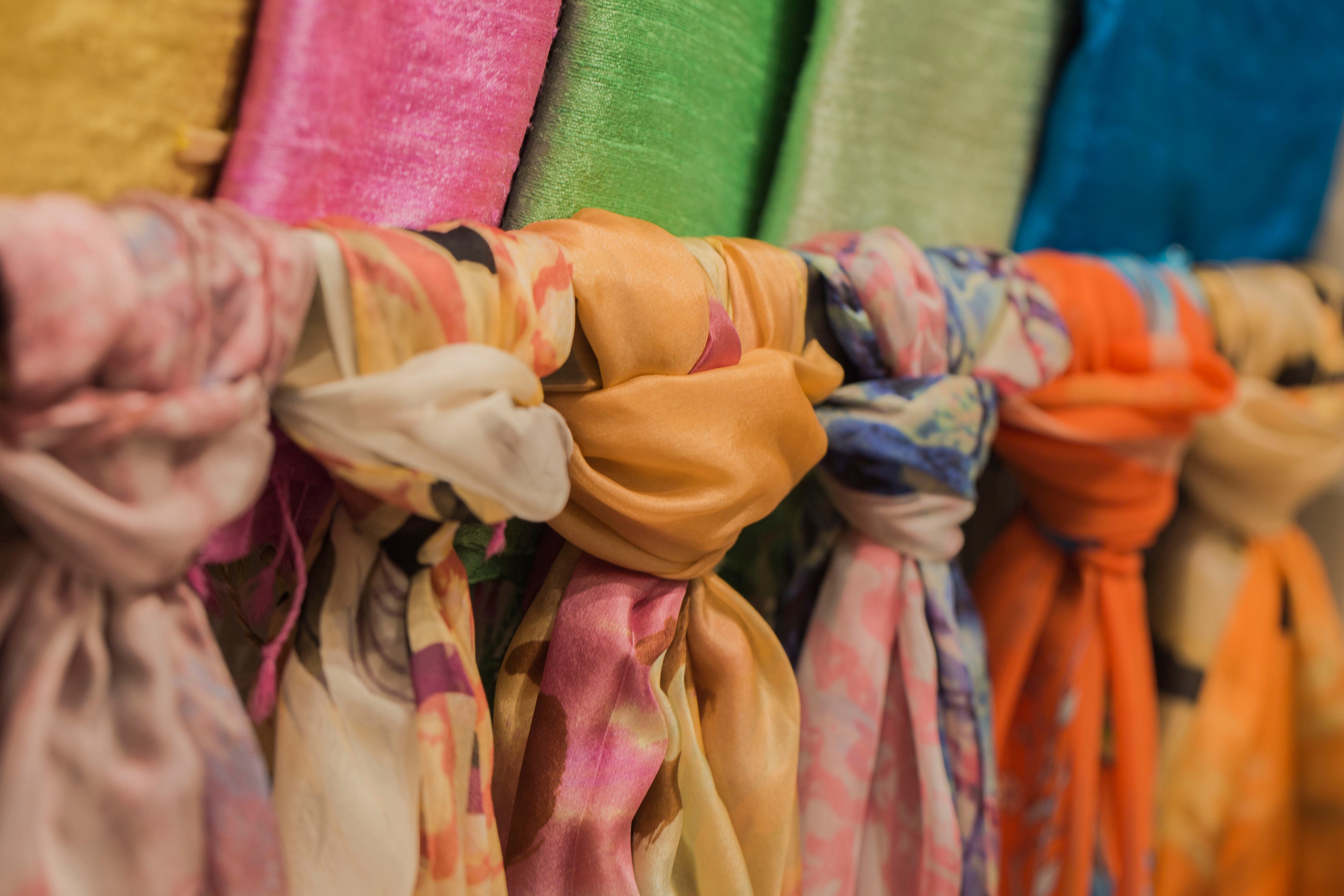 Modern Şıklığın İkonları: İpek ve Kaşmirin Tarihsel Yolculuğu