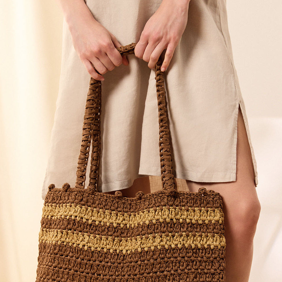 Yazlık Kombinlerin Vazgeçilmezi: Hasır Çantalar ve Bakım Önerileri