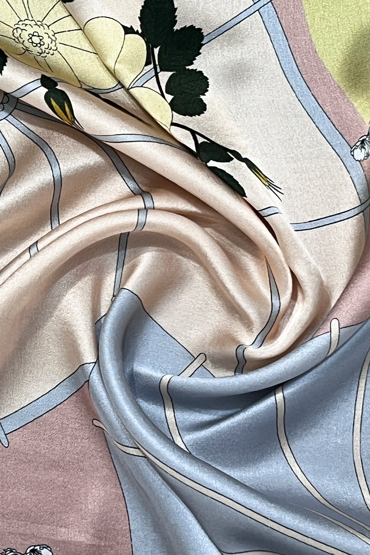 Altın Laila Saf İpek Roma Küçük Eşarp 50x50 cm