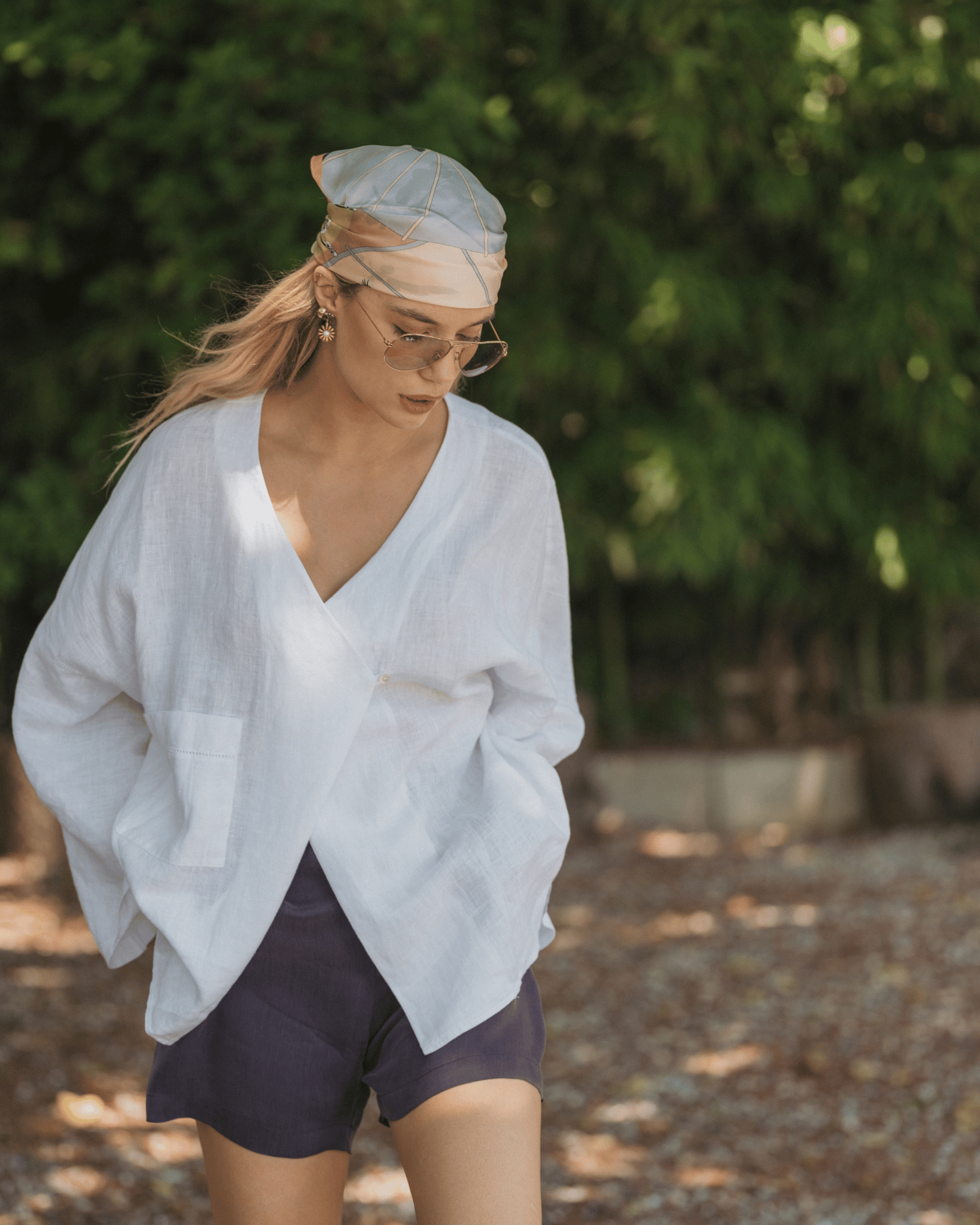 Beyaz Keten Kate V Yaka Uzun Kollu Bluz