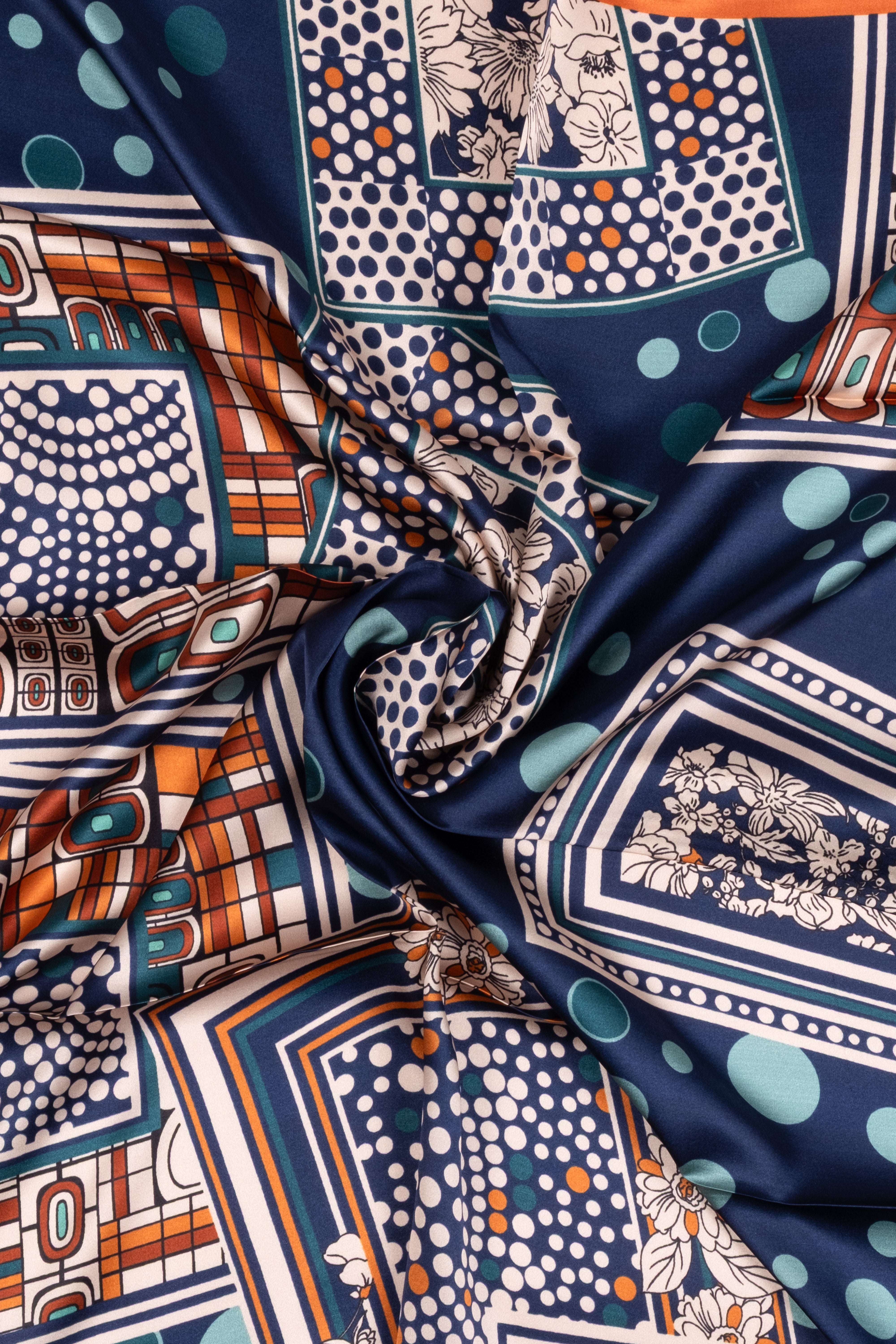 Siyah Lara Saf İpek Desenli Kare Eşarp 90x90 cm