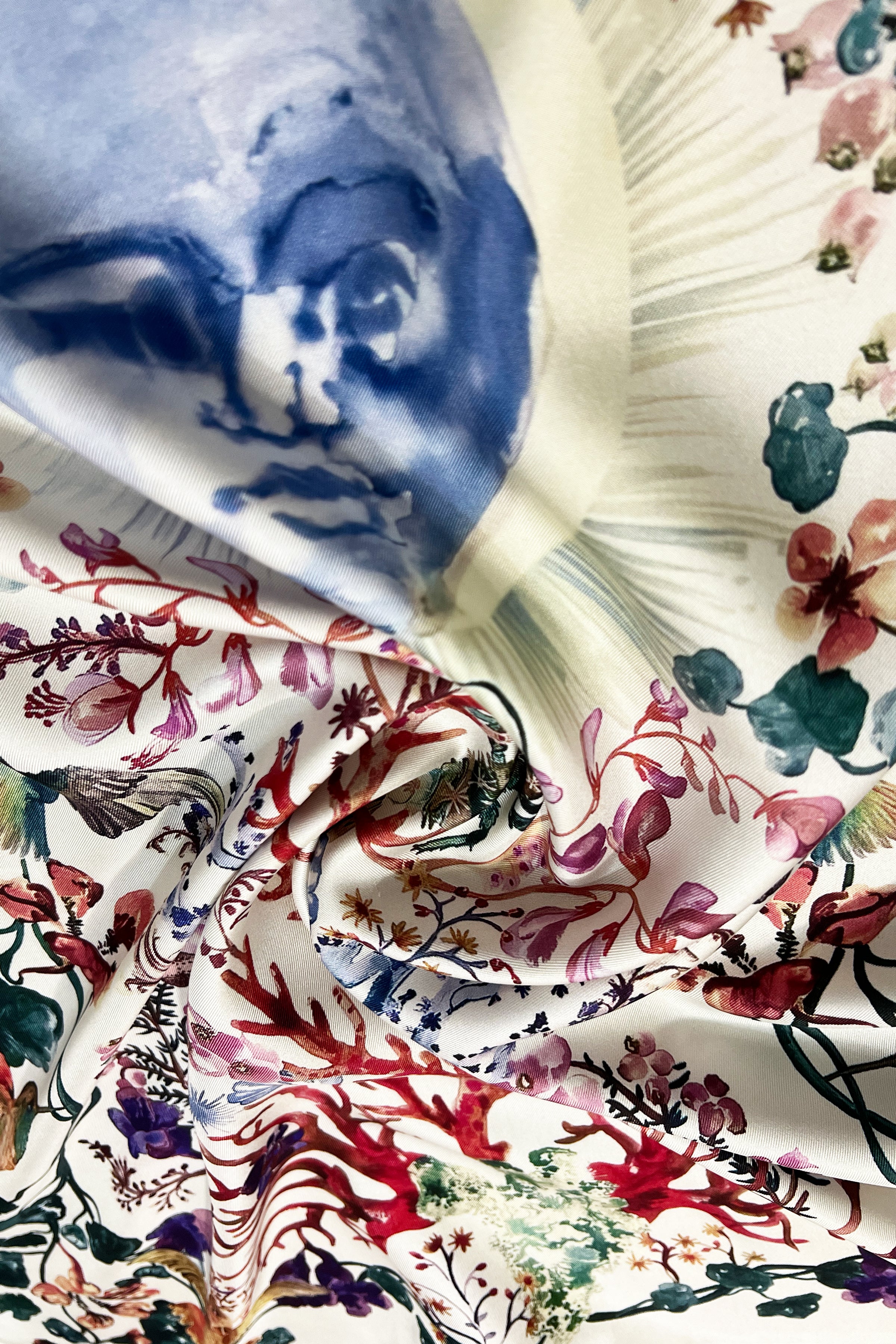 Beyaz Laila Saf İpek Roma Küçük Eşarp 50x50 cm