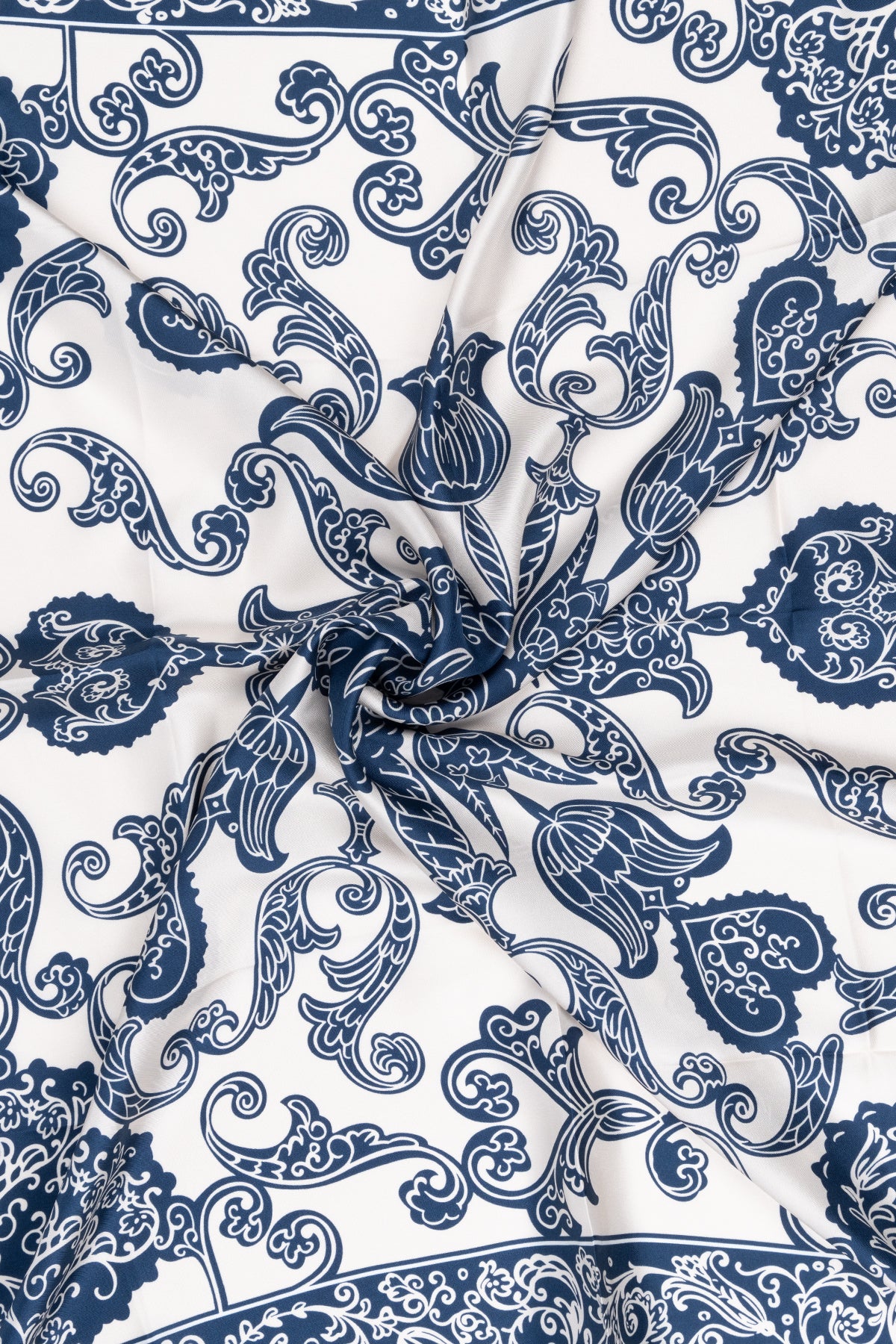 Lacivert Lara İpek Desenli Kare Eşarp 90x90