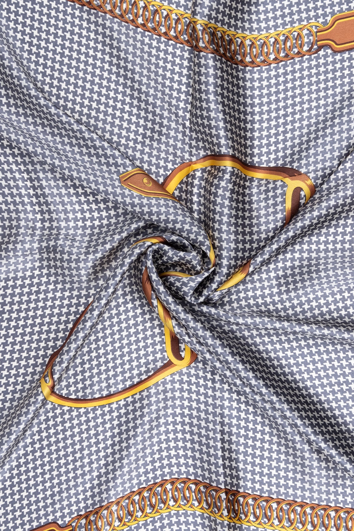 Gri Lara İpek Desenli Kare Eşarp 90x90