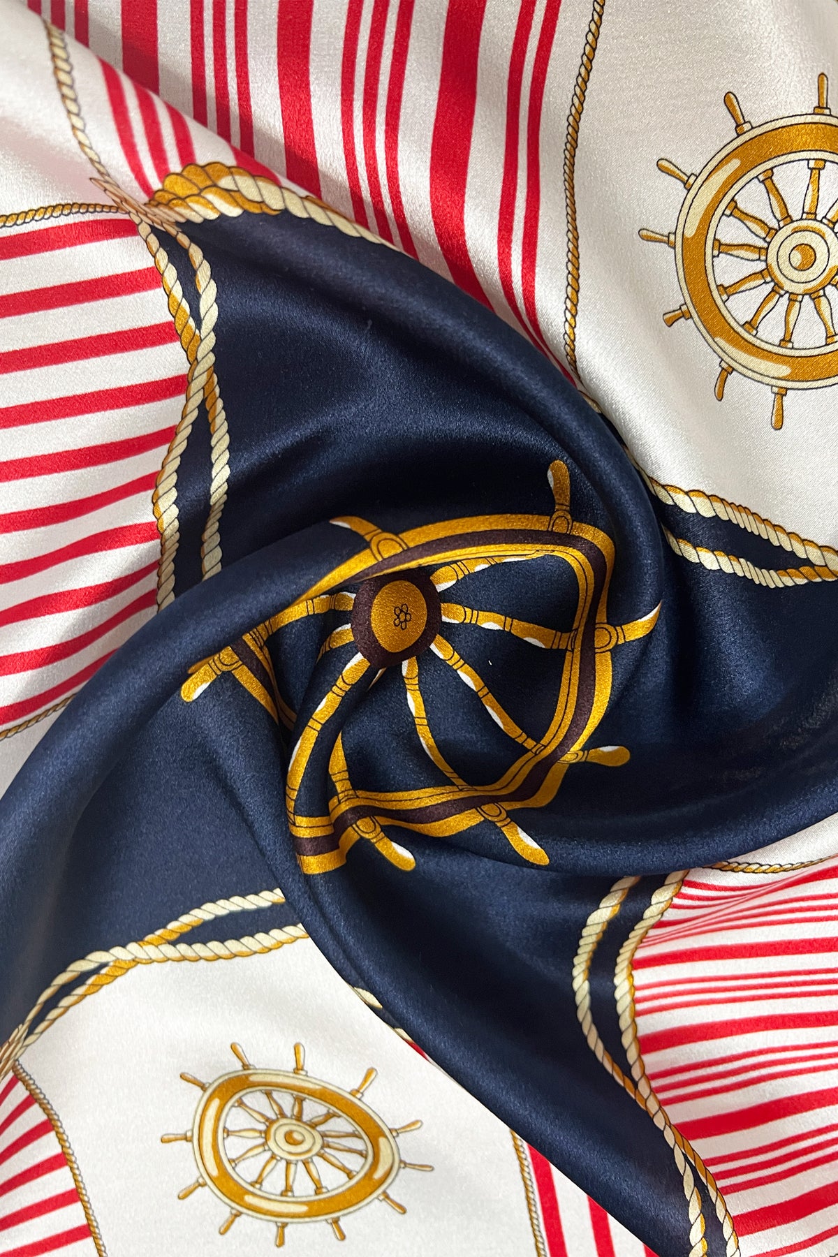 Kırmızı Beyaz Laila Saf İpek Roma Küçük Eşarp 50x50 cm