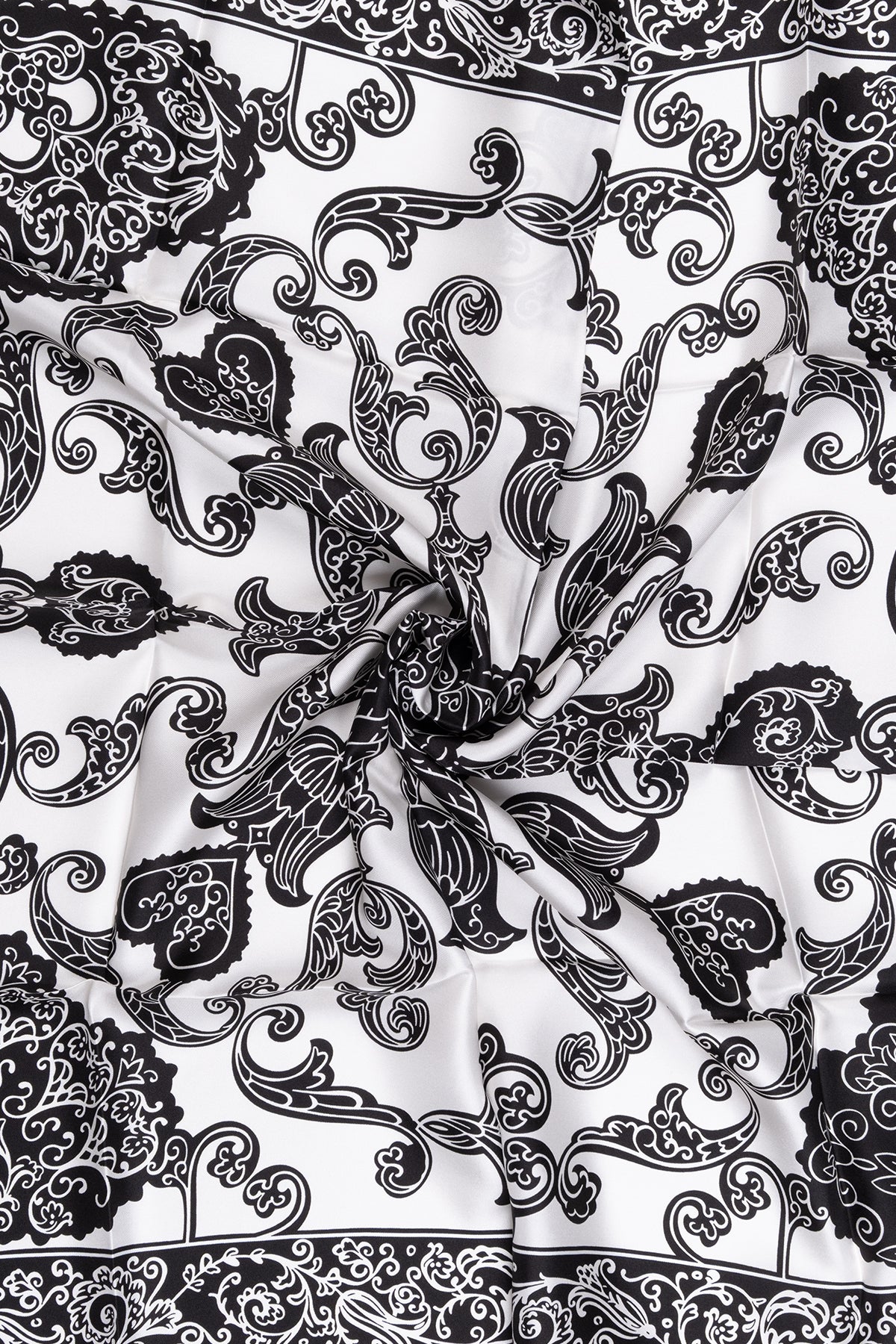 Siyah Beyaz Lara Saf İpek Desenli Kare Eşarp 90x90 cm