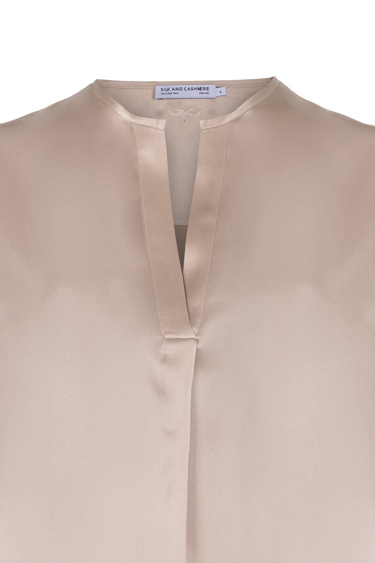 Bej Monica Saf İpek V Yaka Kısa Kollu Bluz