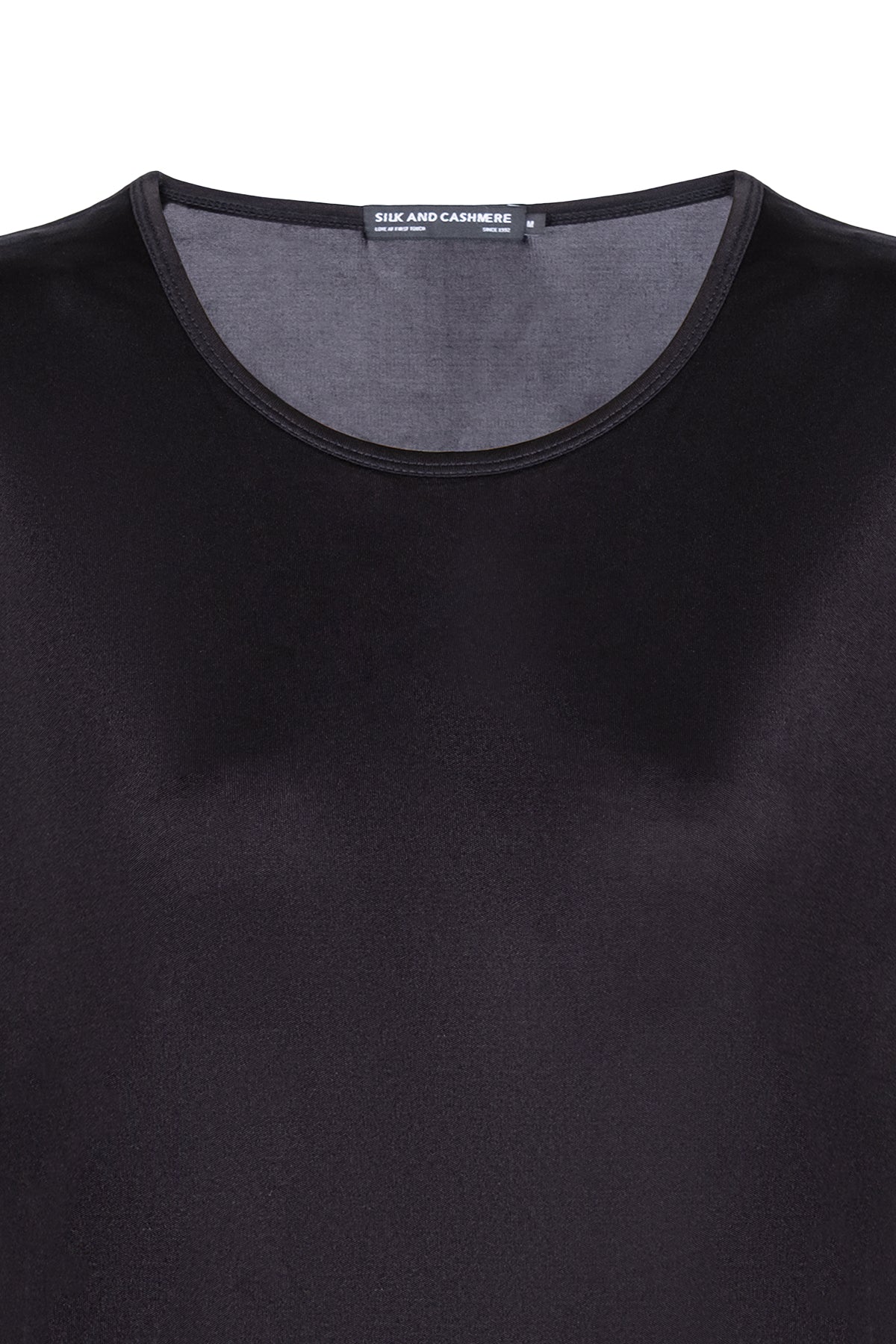 Siyah Marina İpekli Yuvarlak Yaka Kısa Kollu T-Shirt