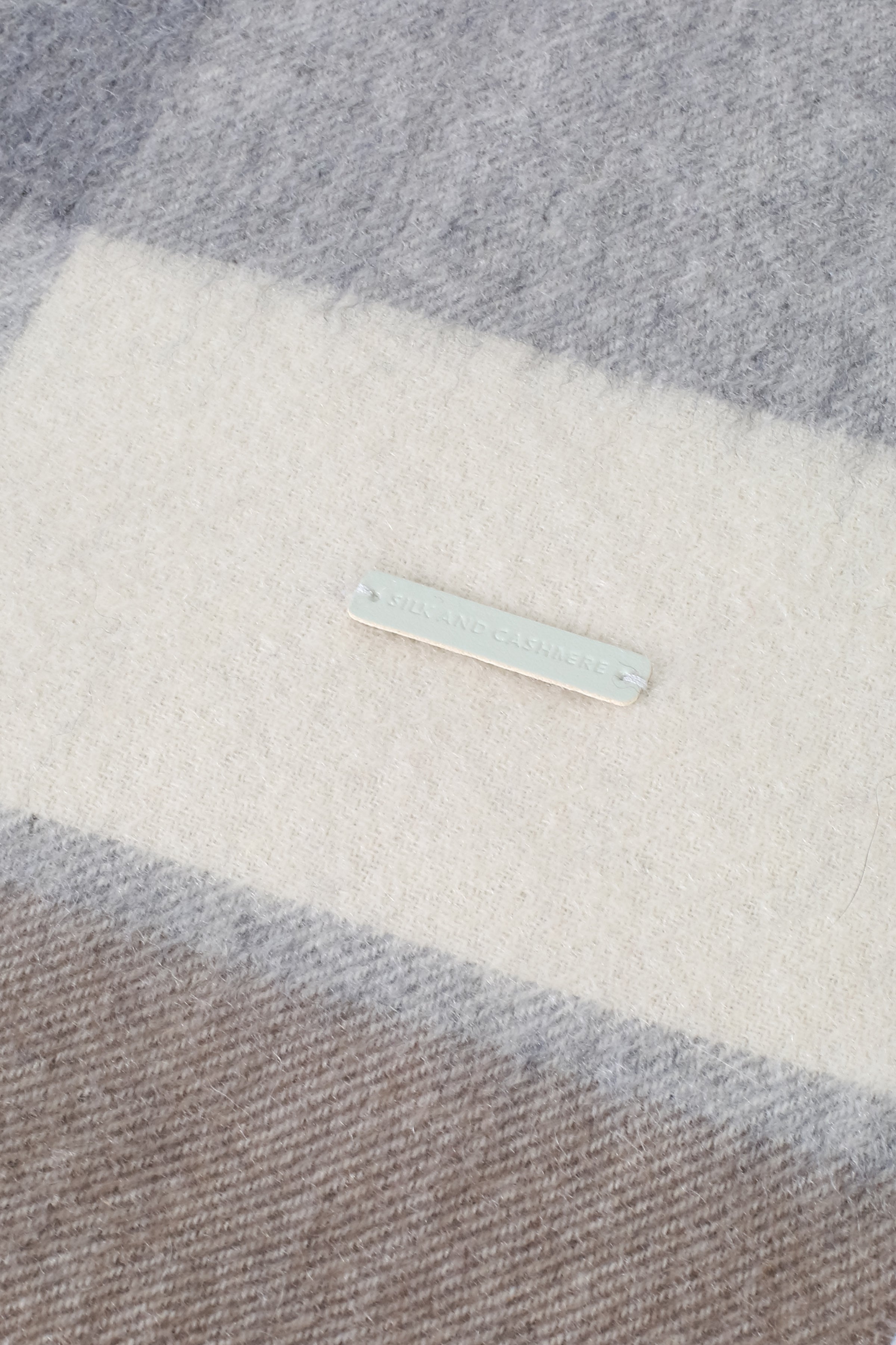 Gri Saf Kaşmir Patrick Kareli Atkı 164x30 cm