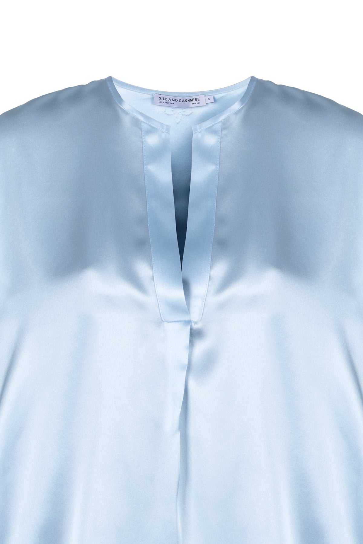 Açık Mavi Monica Saf İpek V Yaka Kısa Kollu Bluz