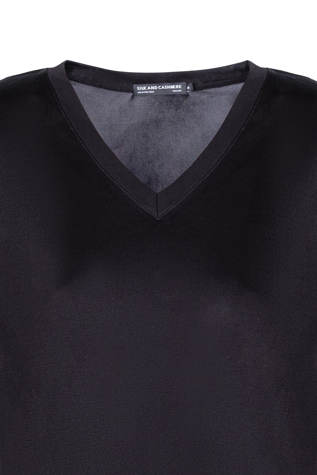 Siyah Marina İpekli V Yaka  Kısa Kollu T-Shirt