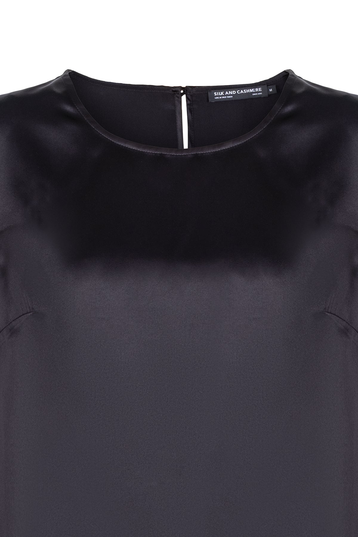 Siyah Astrid Saf İpek Yuvarlak Yaka Kısa Kollu Bluz Limited Edition