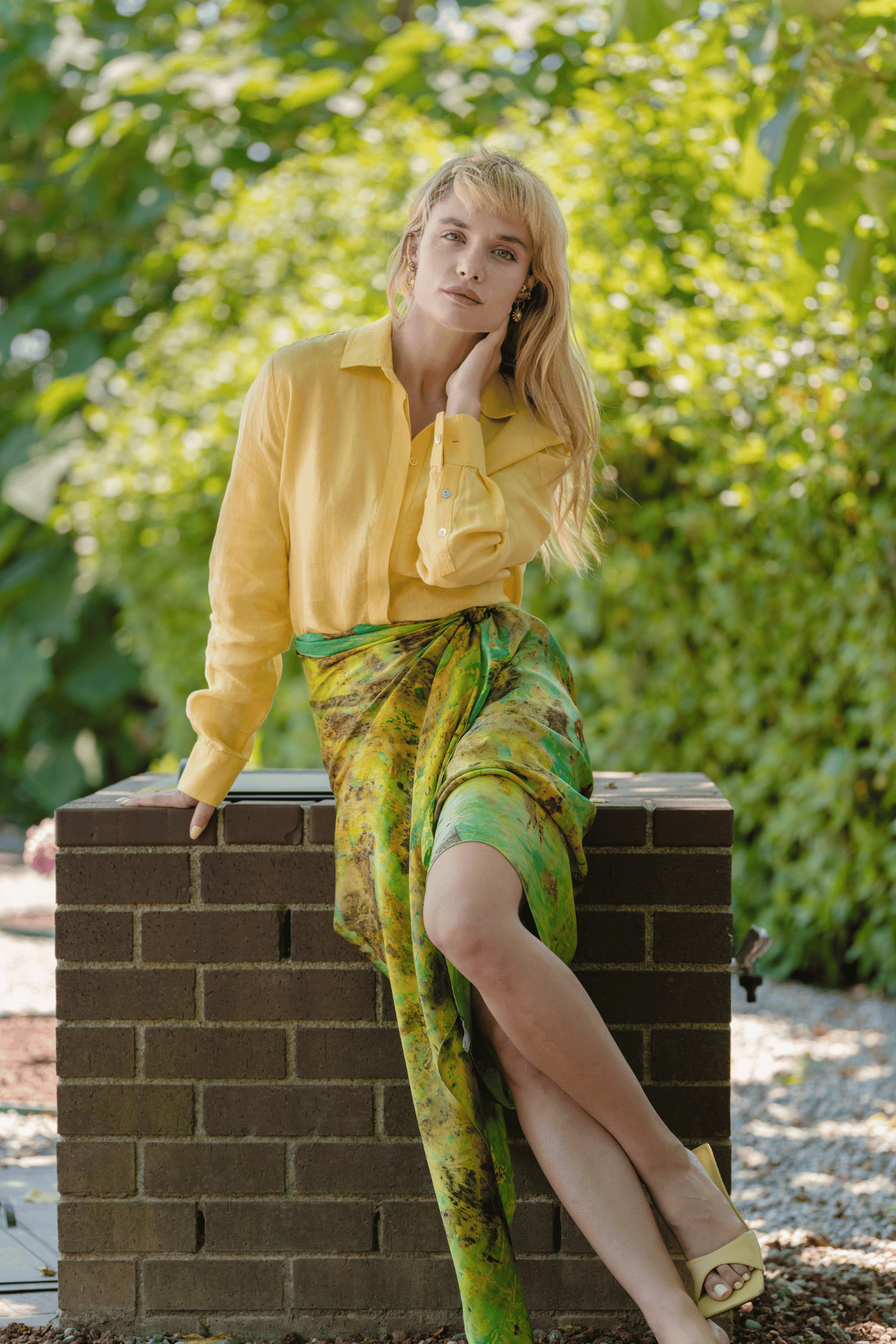 Sarı Keten Kate Uzun Kollu Arkadan Bağlamalı Gömlek