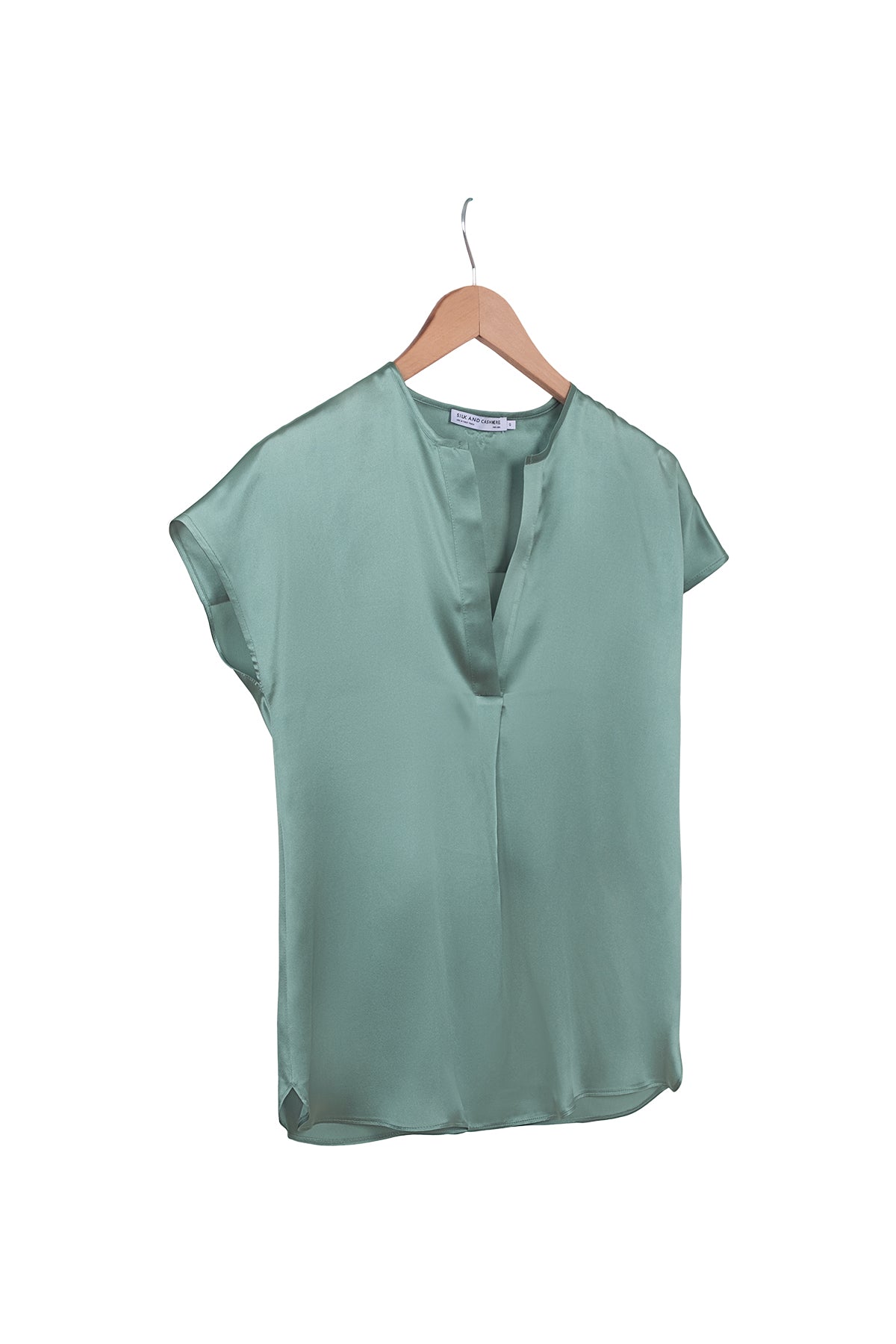 Adaçayı Yeşili Monica Saf İpek V Yaka Kısa Kollu Bluz