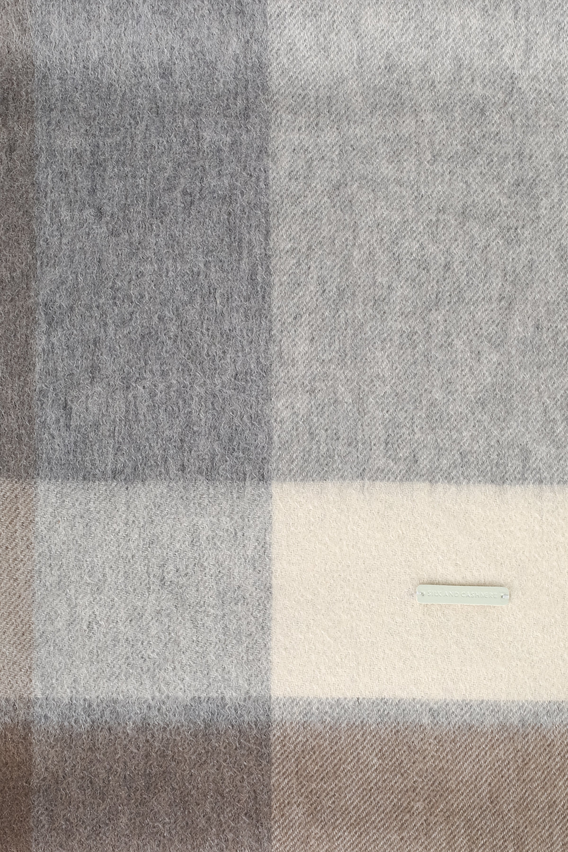 Gri Saf Kaşmir Patrick Kareli Atkı 164x30 cm