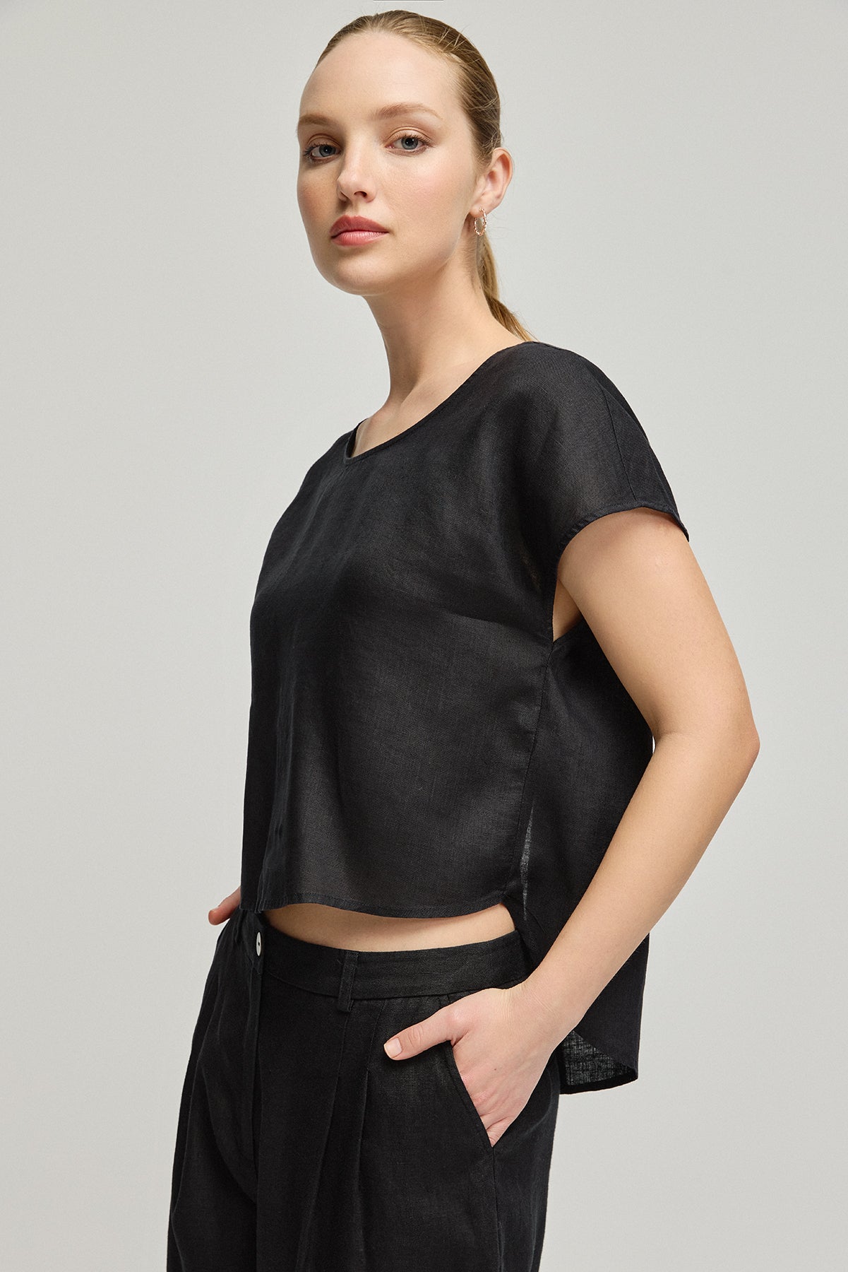 Siyah Keten Kate Yuvarlak Yaka Kısa Kollu Bluz