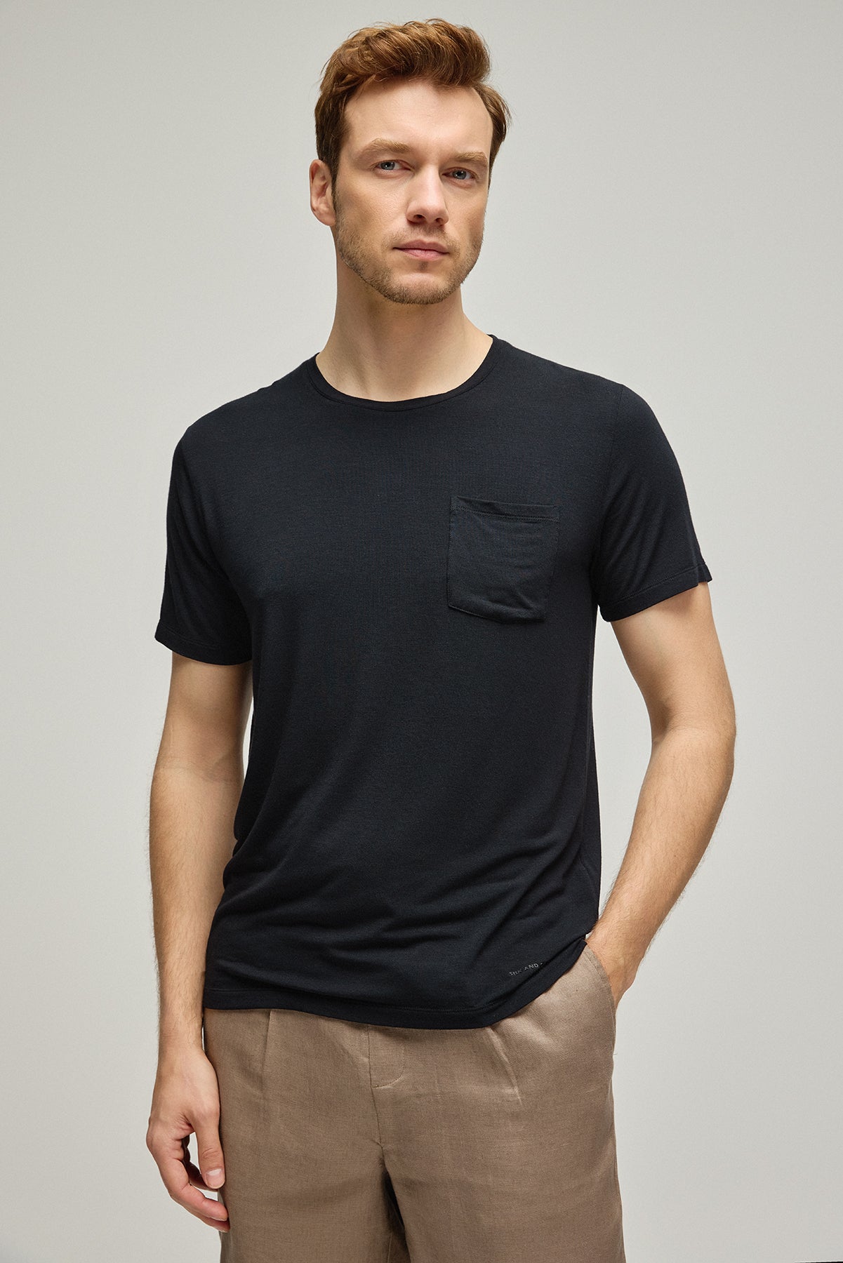 Siyah Modal Fersatile Yuvarlak Yaka Kısa Kollu Erkek Tişört