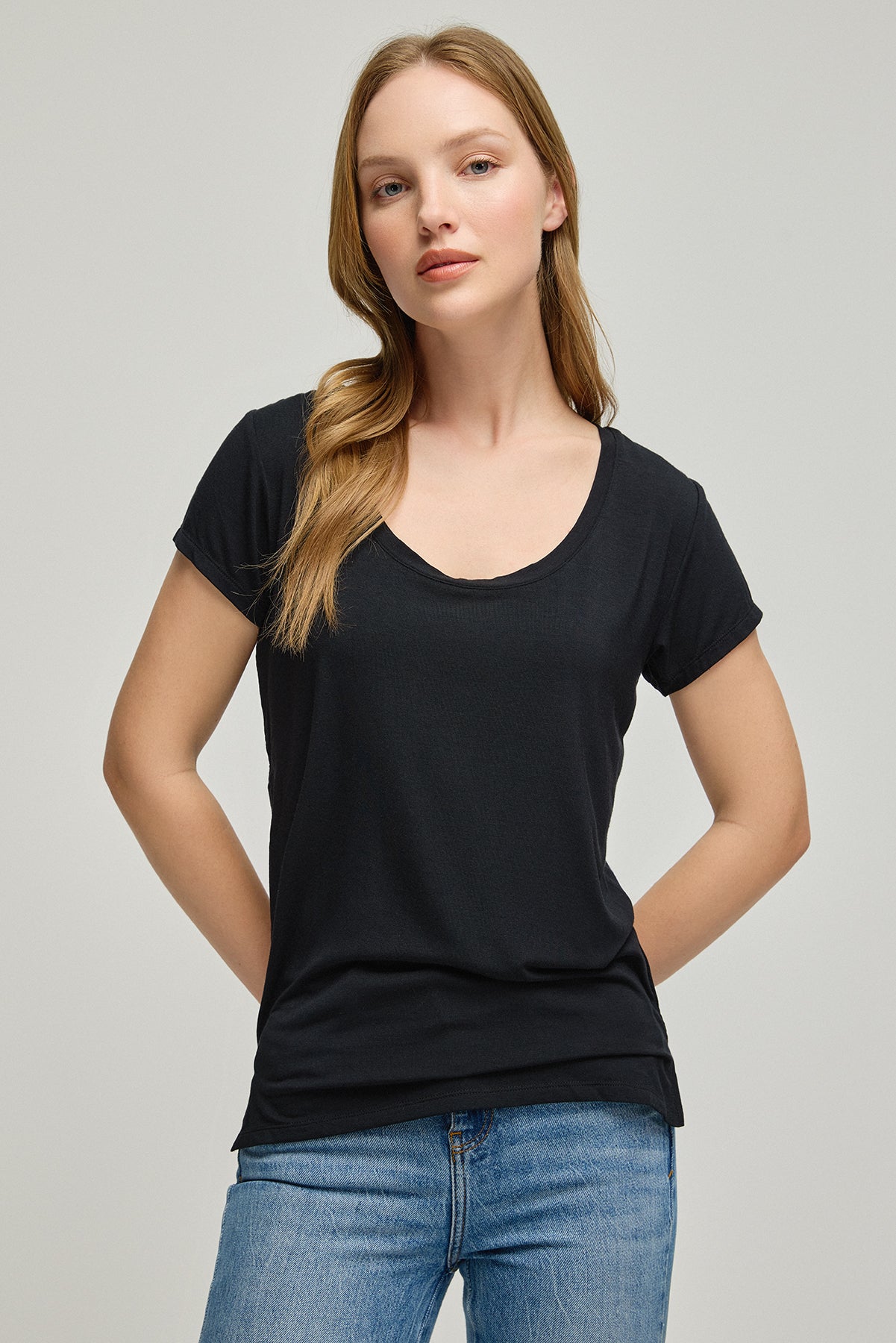 Siyah Modal Tracy Rahat Kesim Yuvarlak Yaka Kadın Tişört