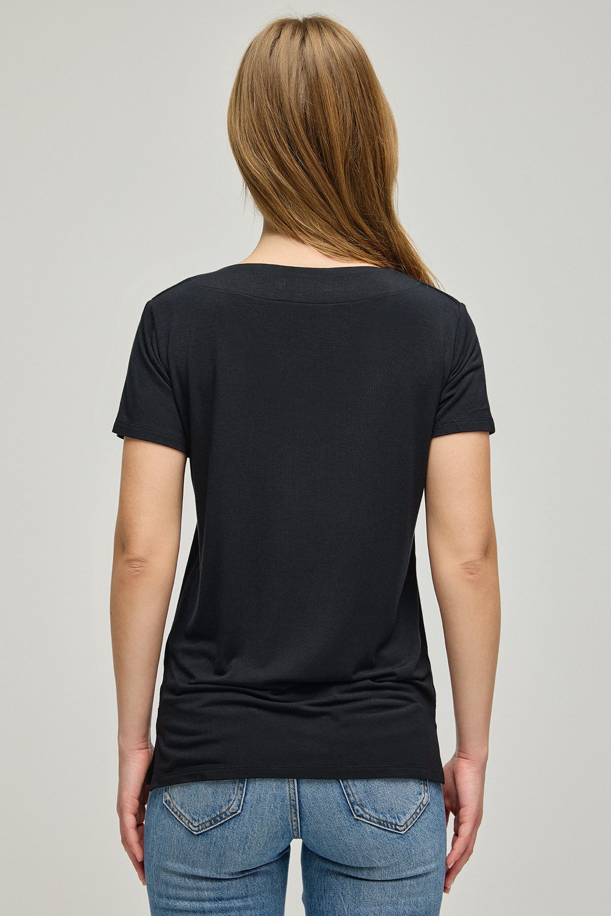 Siyah Modal Tracy V Yaka Kadın Tişört
