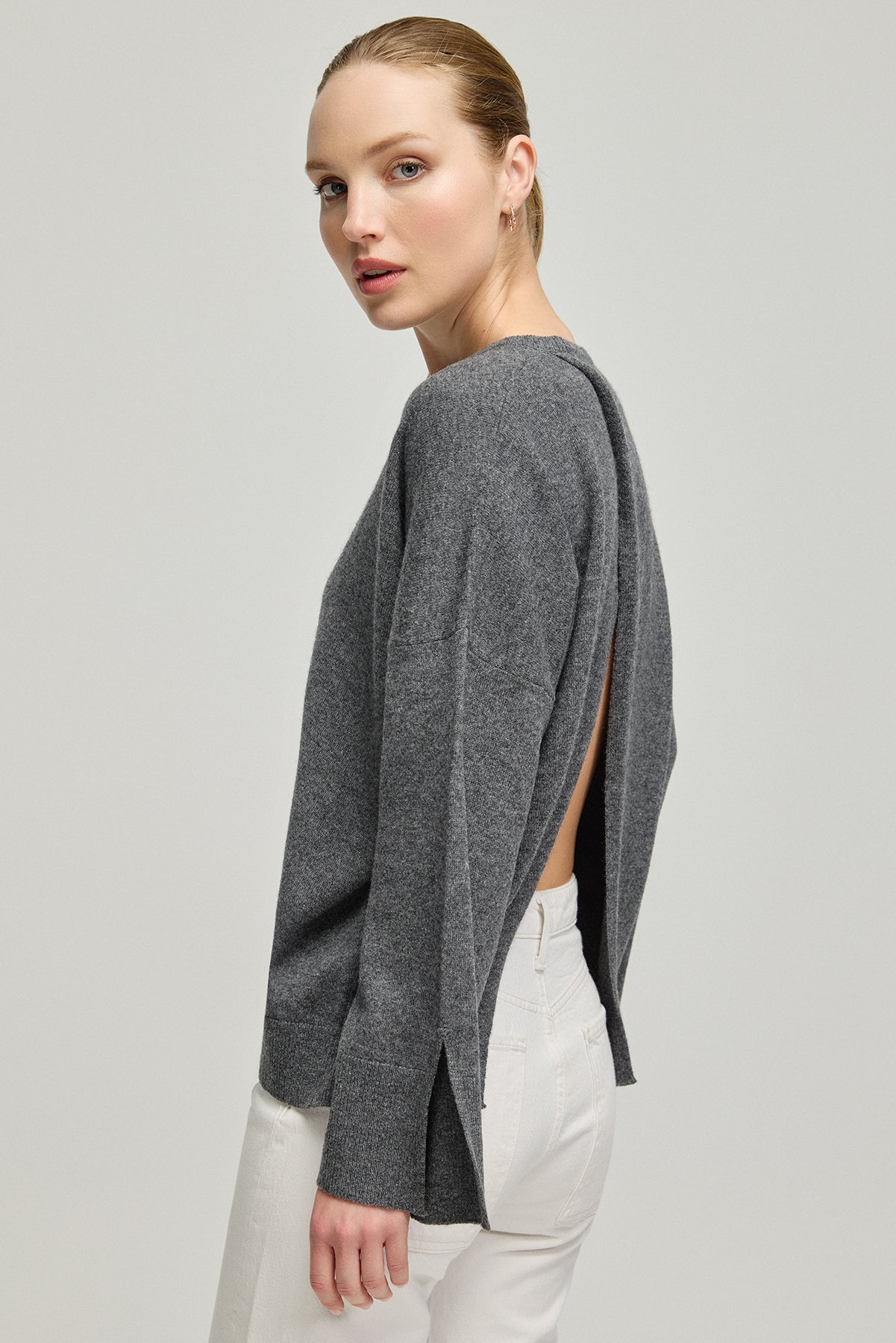 Gri Melanj Kaşmir Yün Romy Bisiklet Yaka Sırt Dekolte Detaylı Kadın Kazak
