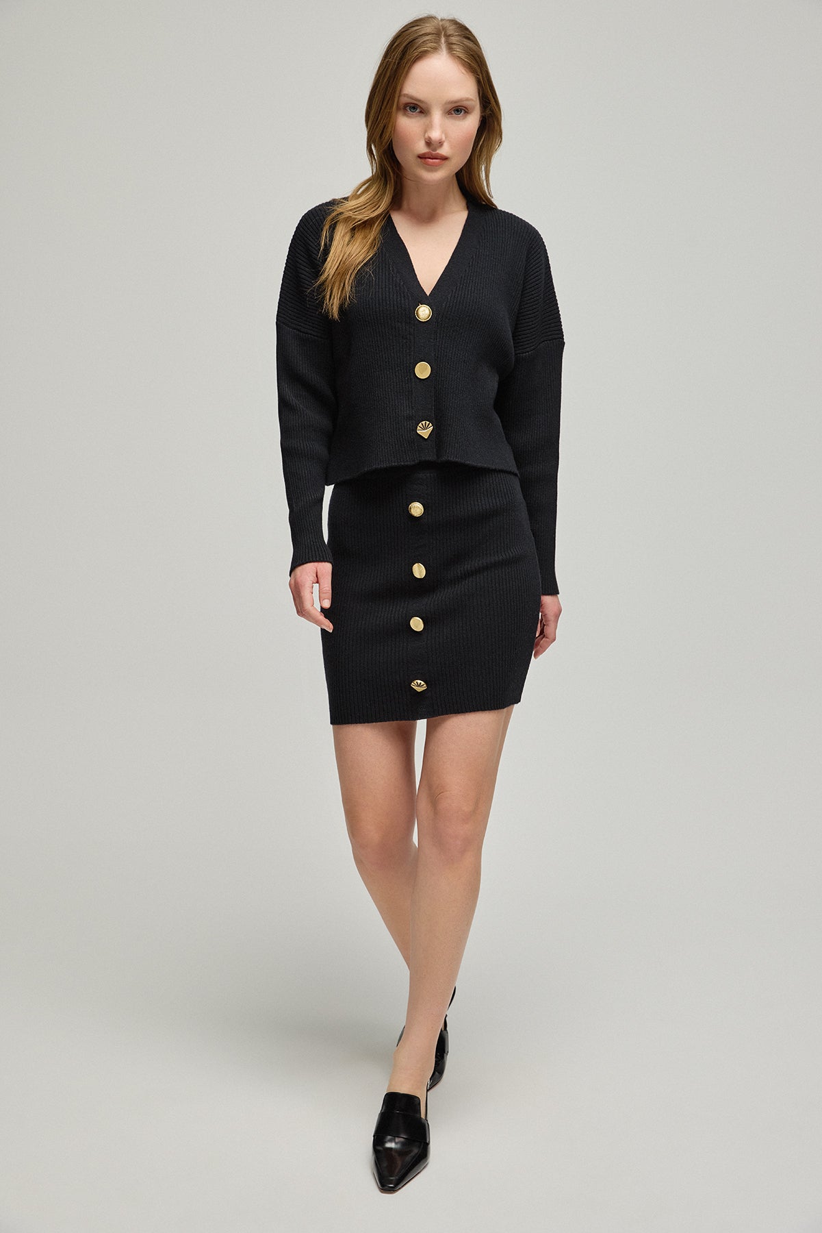 Siyah Saf Yün Stella V Yaka Ribanalı Yarasa Kollu Kadın Crop Hırka