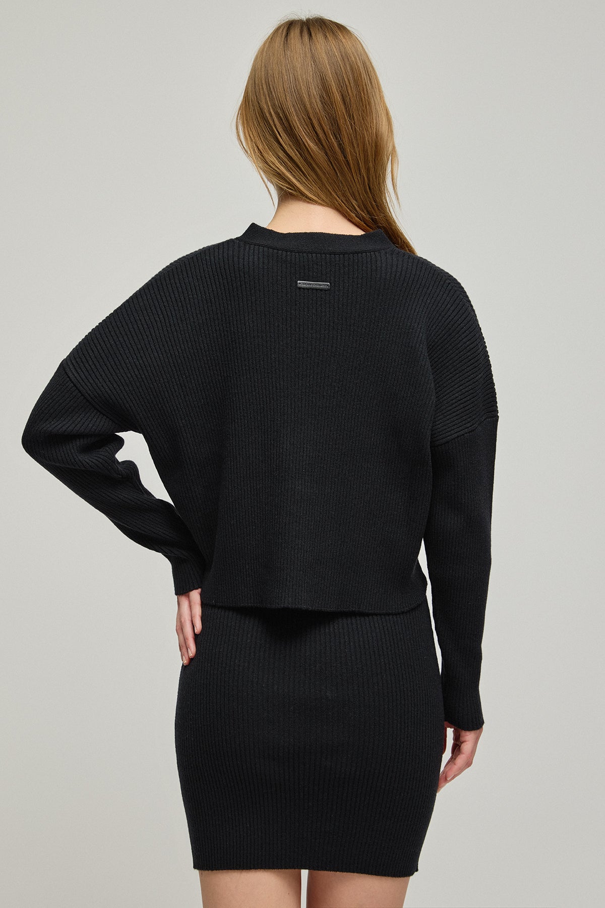 Siyah Saf Yün Stella V Yaka Ribanalı Yarasa Kollu Kadın Crop Hırka