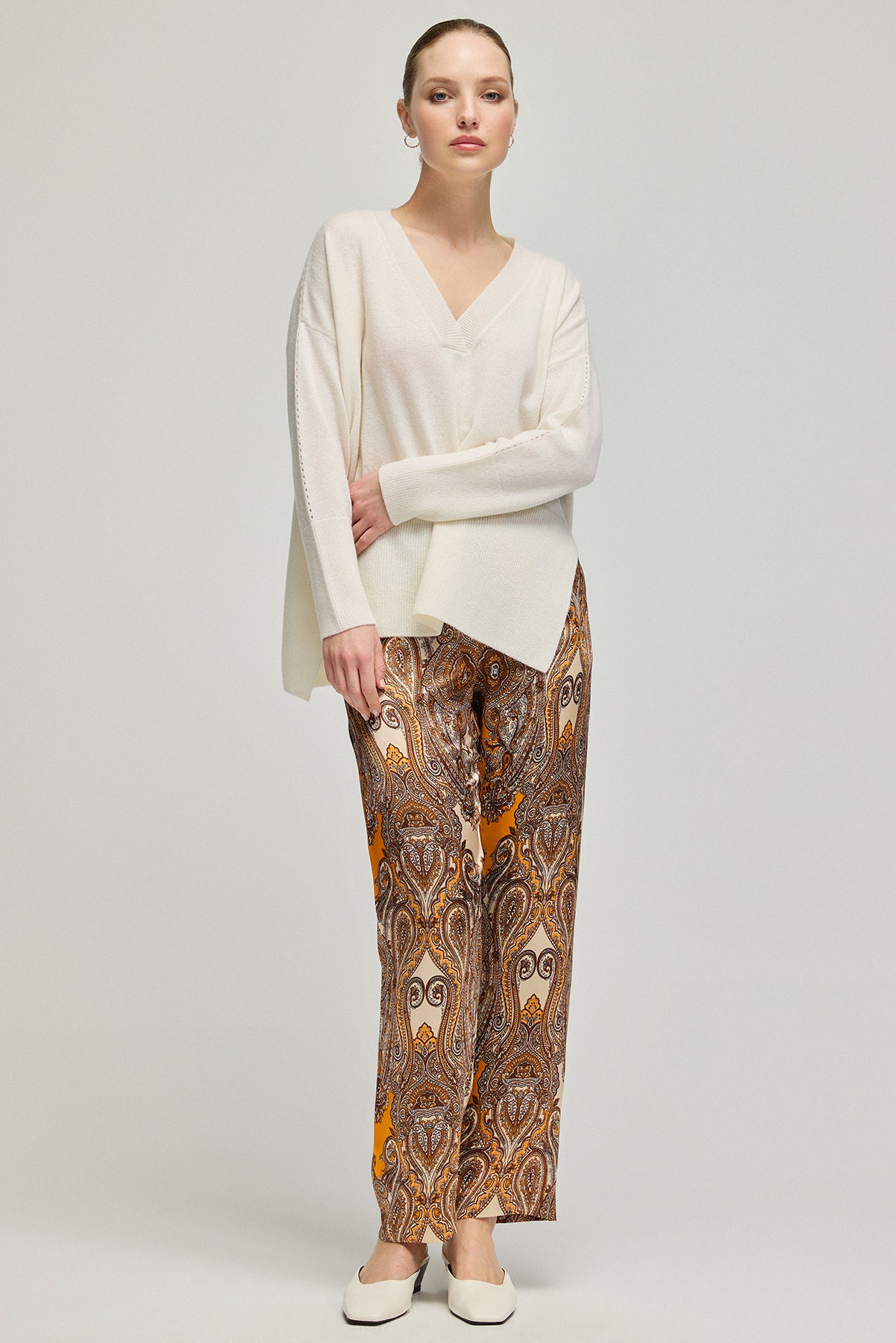 Beyaz Saf Kaşmir Isabella Derin V Yaka Kadın Kazak