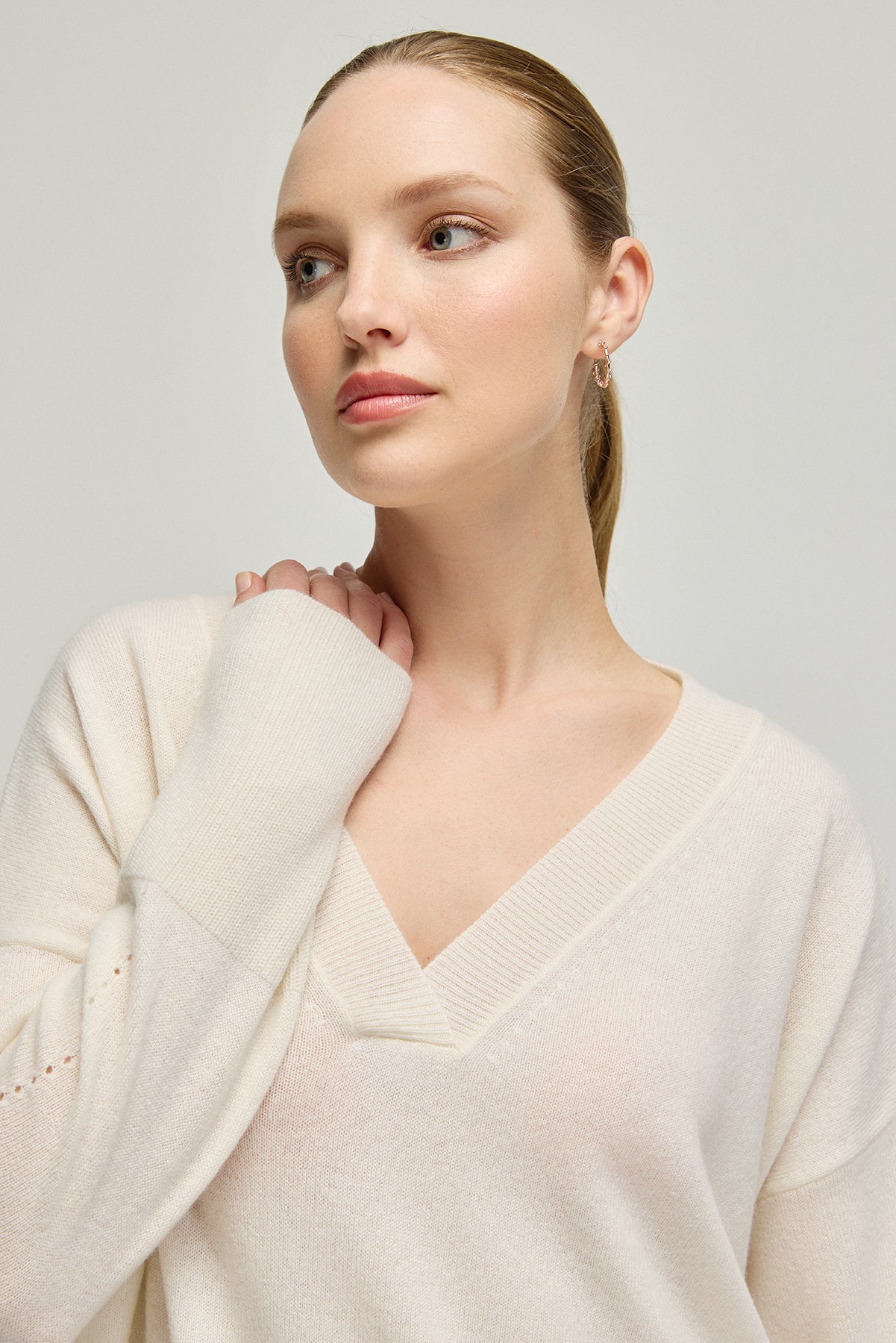 Beyaz Saf Kaşmir Isabella Derin V Yaka Kadın Kazak