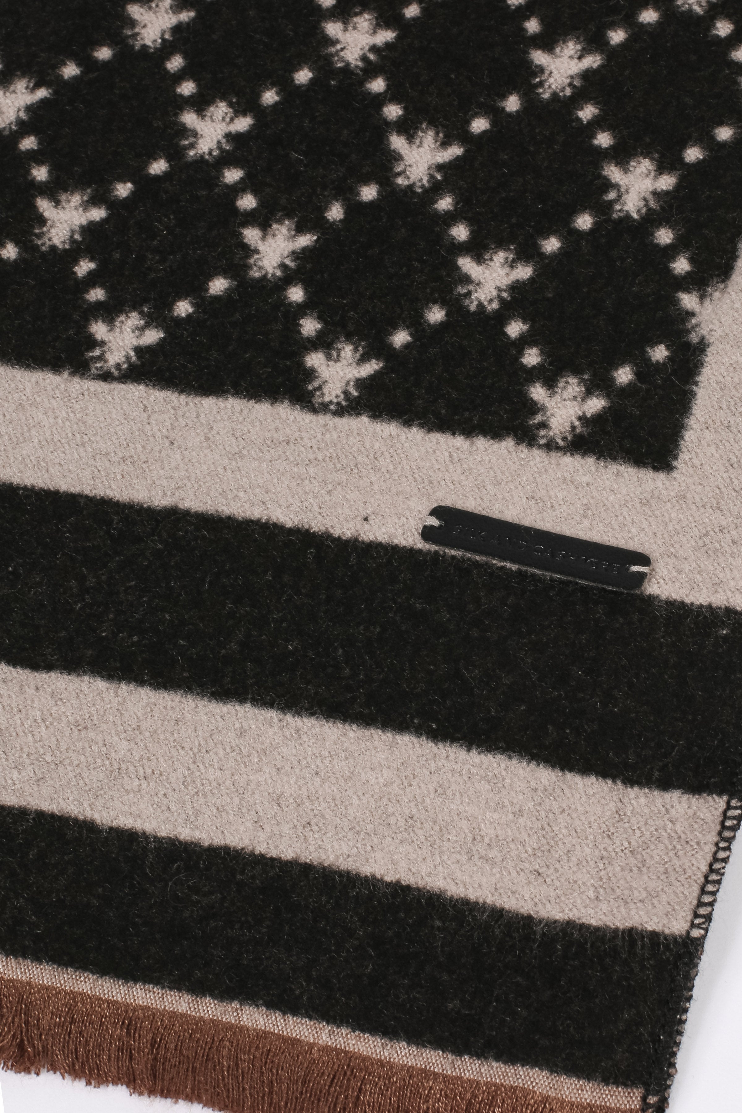 Siyah Antrasit Roma Baskılı Lotus Atkı 43x195 cm