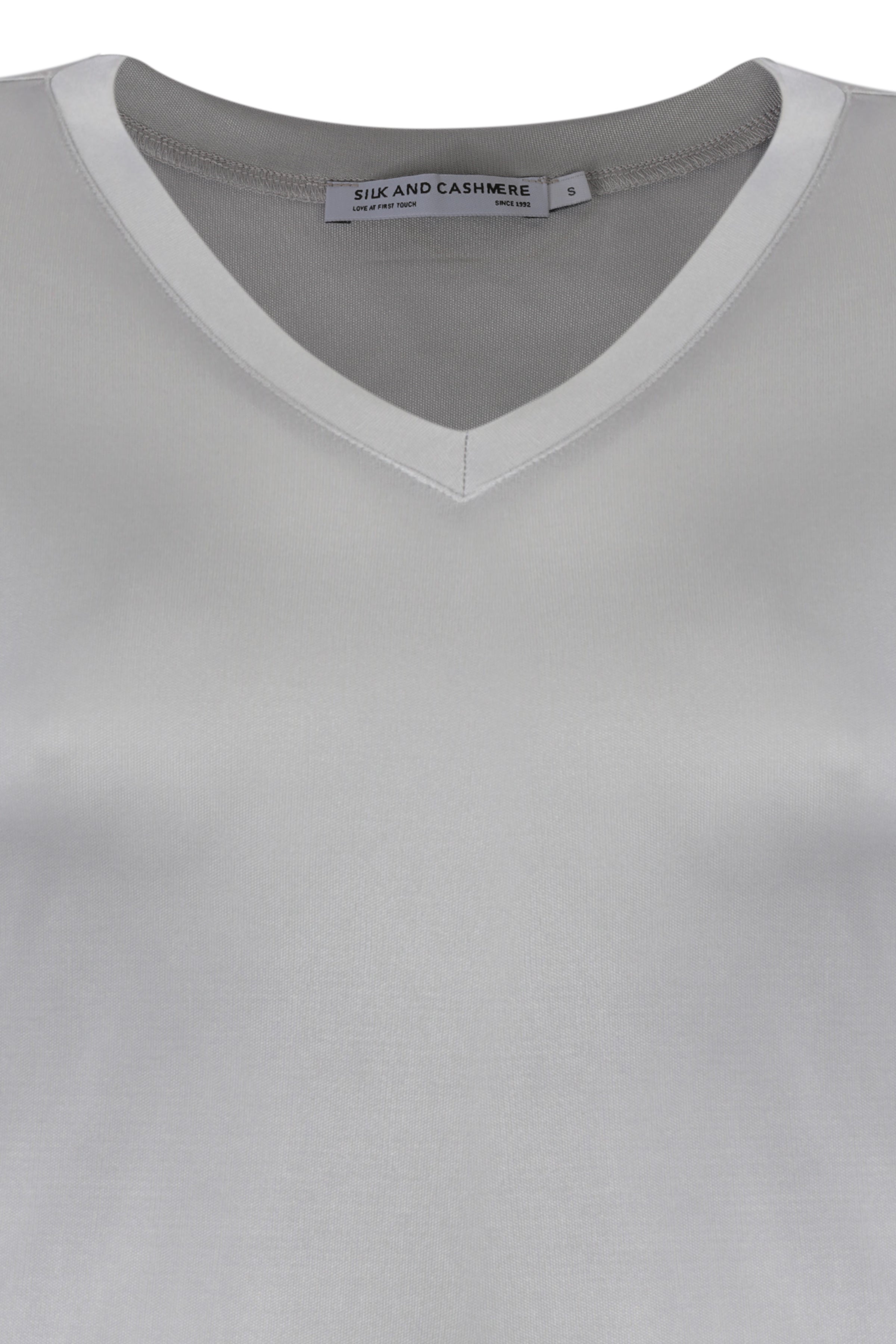 Gri Marina İpekli V Yaka  Kısa Kollu T-Shirt