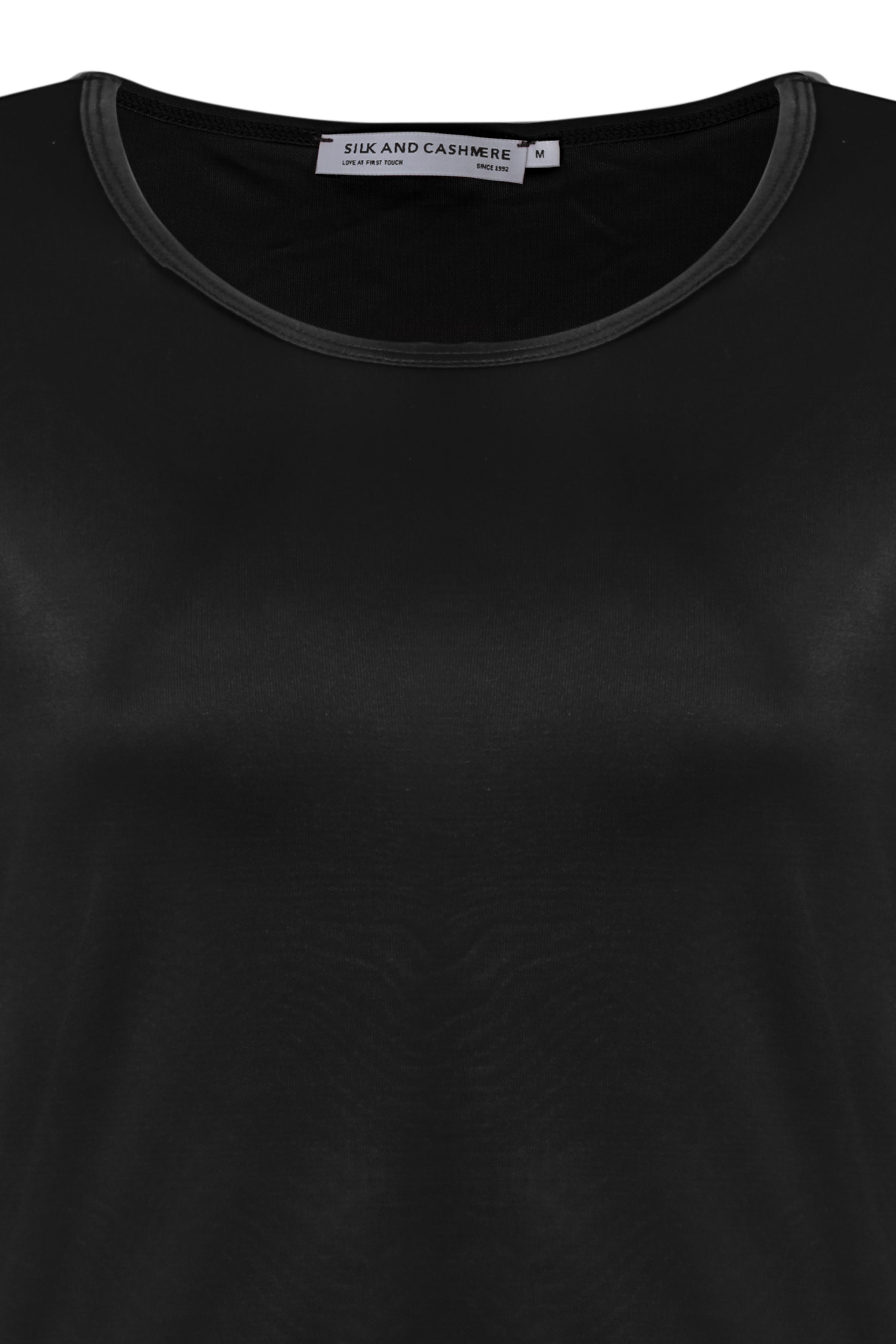 Siyah Marina İpekli Yuvarlak Yaka Kısa Kollu T-Shirt