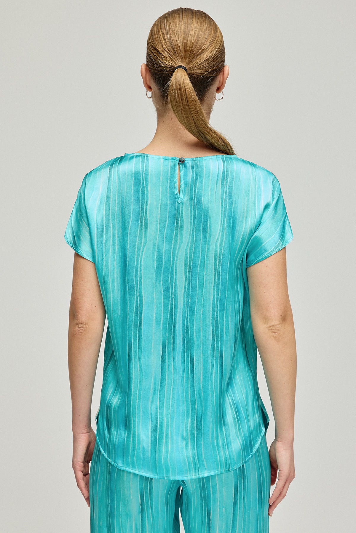 Aqua Nature İpek Desenli Yuvarlak Yaka Kısa Kollu Bluz