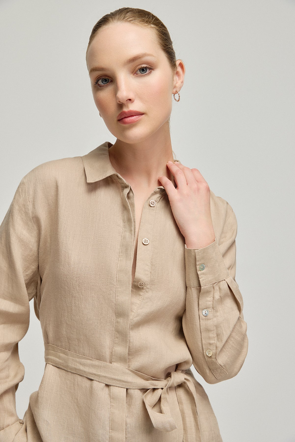 Bej Keten Kate Uzun Kollu Arkadan Bağlamalı Gömlek