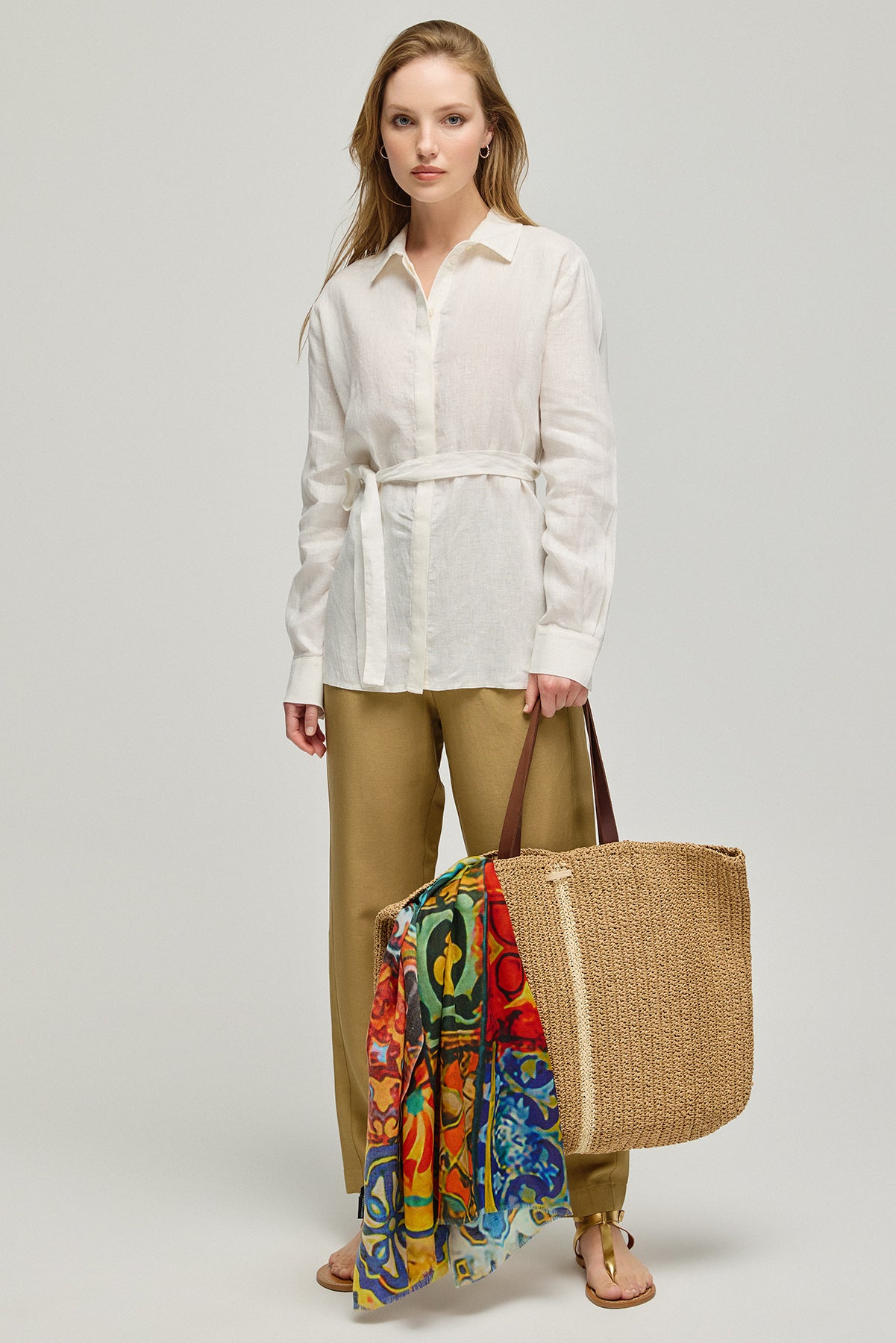 Beyaz Keten Kate Uzun Kollu Arkadan Bağlamalı Gömlek