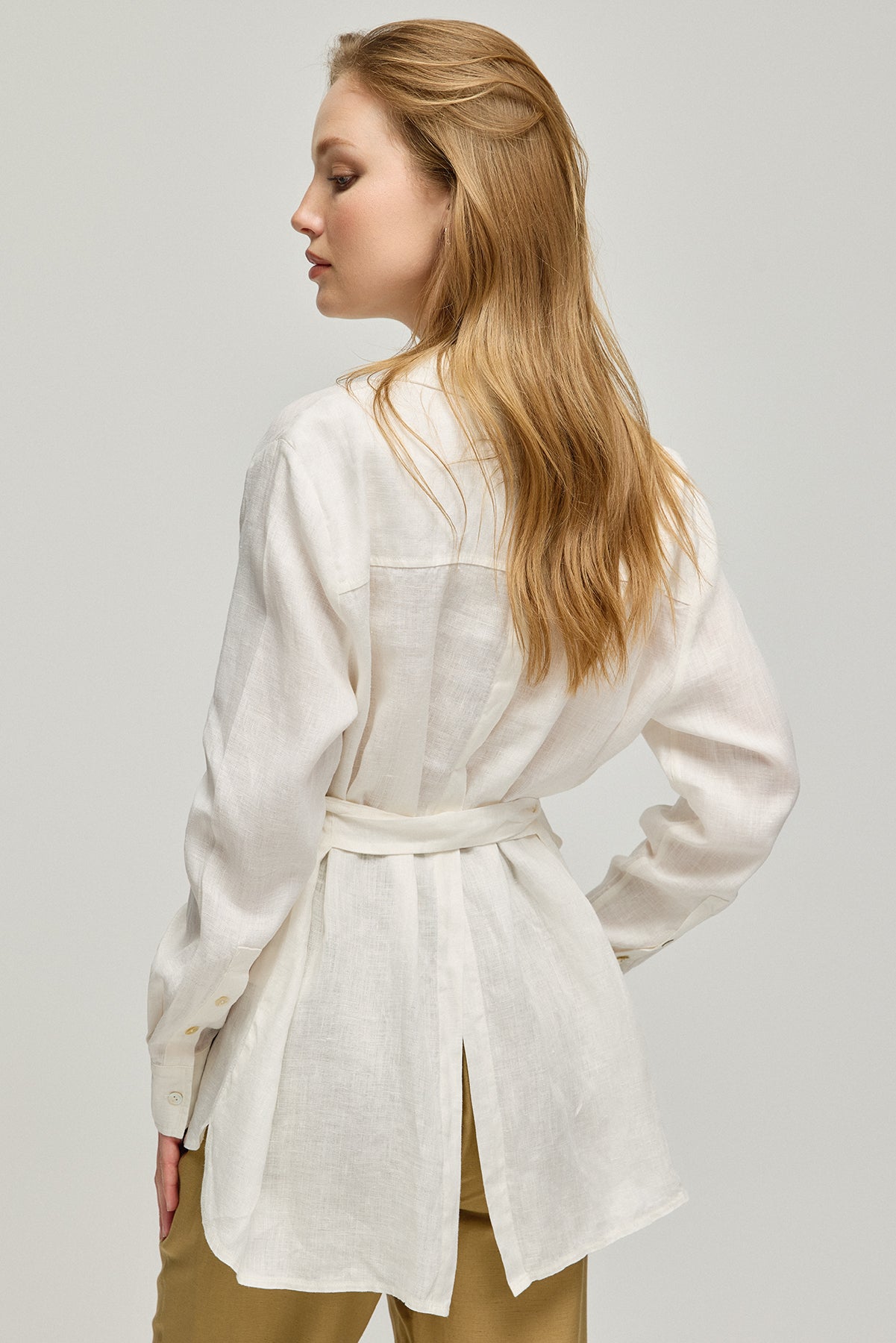 Beyaz Keten Kate Uzun Kollu Arkadan Bağlamalı Gömlek