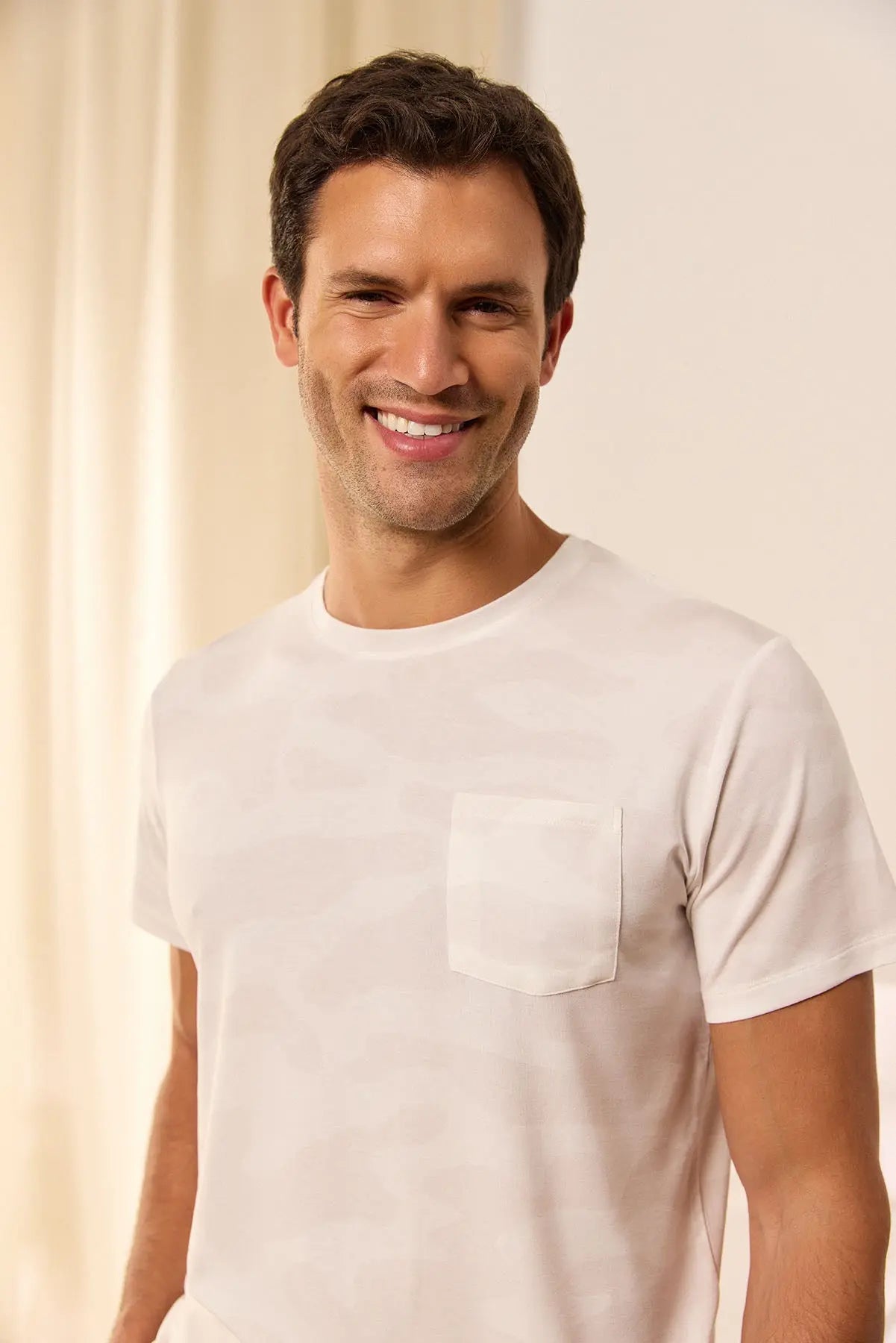 Beyaz Gri Fersatile Kamuflaj Desenli & More Doğal Modal Kısa Kollu Yuvarlak Yaka Erkek Cepli Tişört Silk and Cashmere