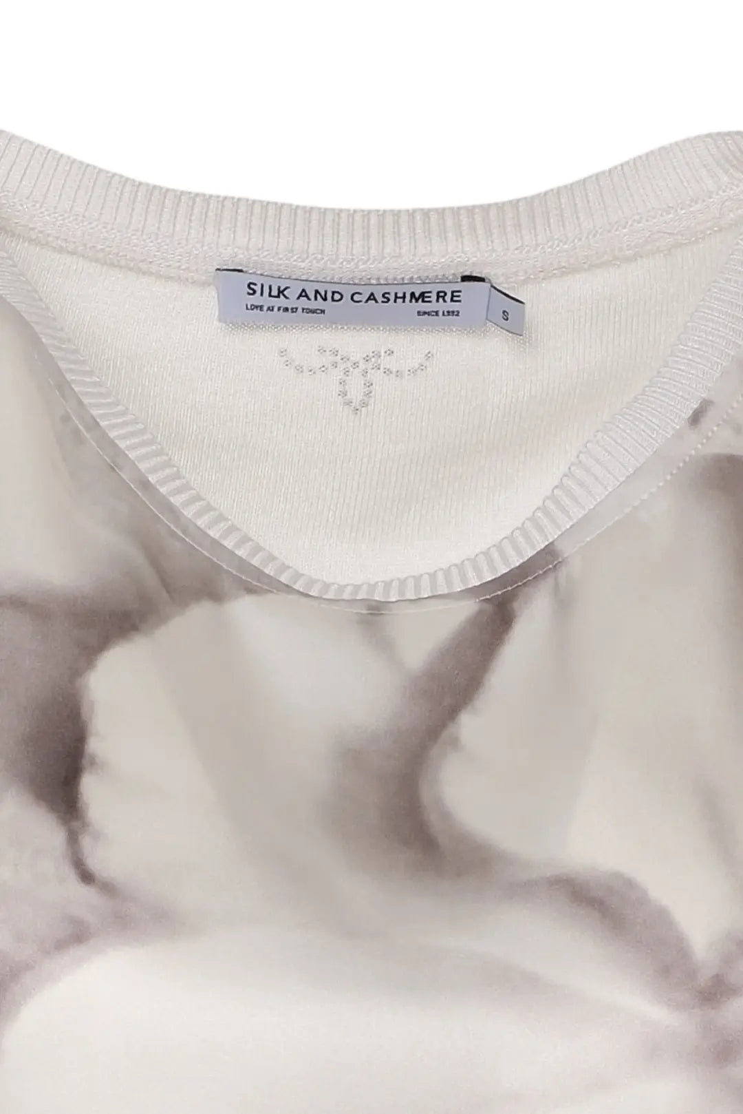 Beyaz İpek Karışımlı Goya Yuvarlak Yaka Kısa Kollu Desenli Bluz Knitted/Woven