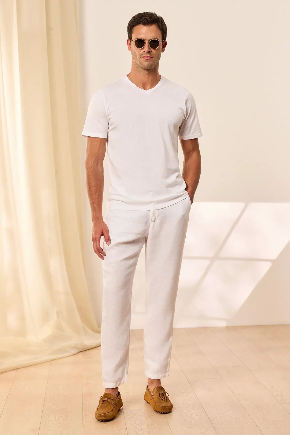 Beyaz & More V Yaka Kısa Kollu Erkek Tişört Silk and Cashmere