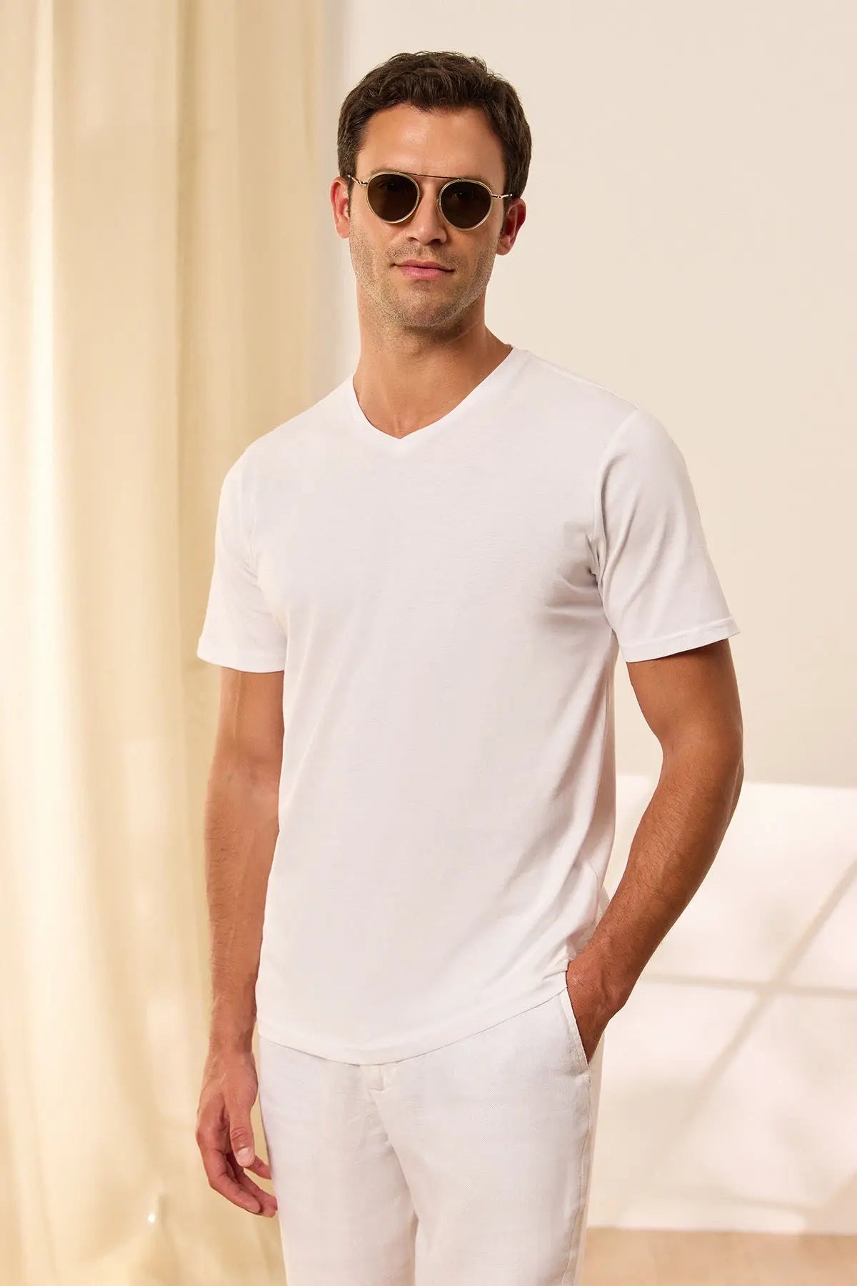 Beyaz & More V Yaka Kısa Kollu Erkek Tişört Silk and Cashmere