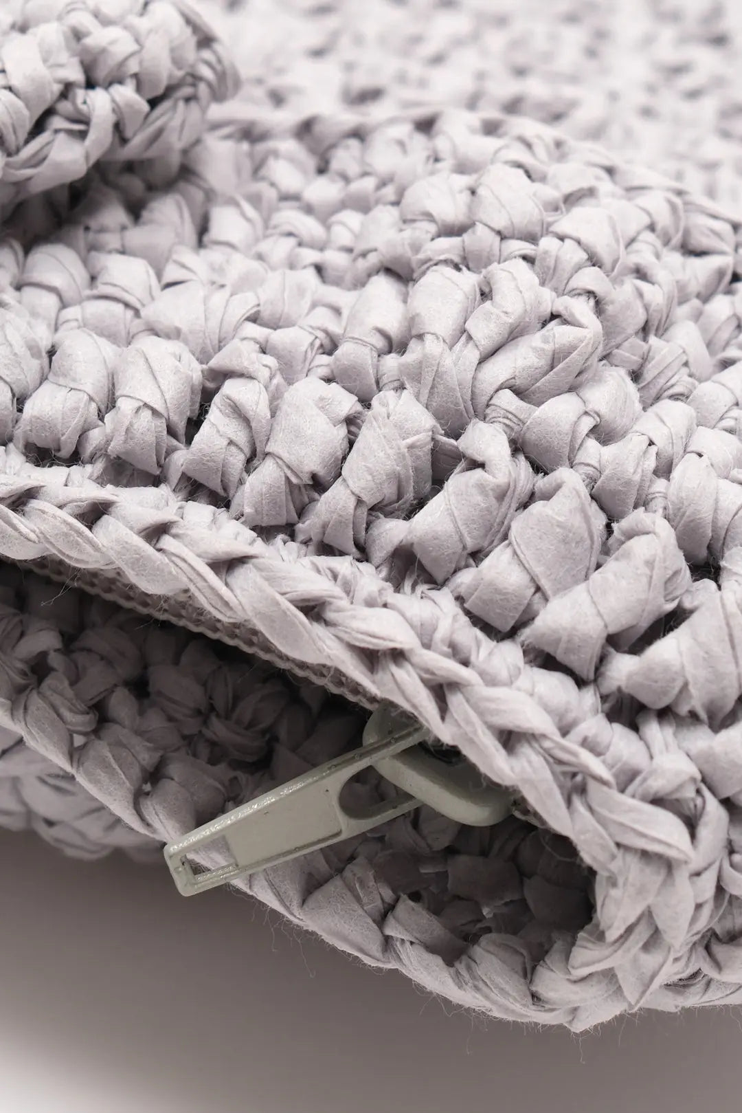 Gri Nina Rafya Fırfır Detaylı  El Çanta 30x21cm Silk and Cashmere