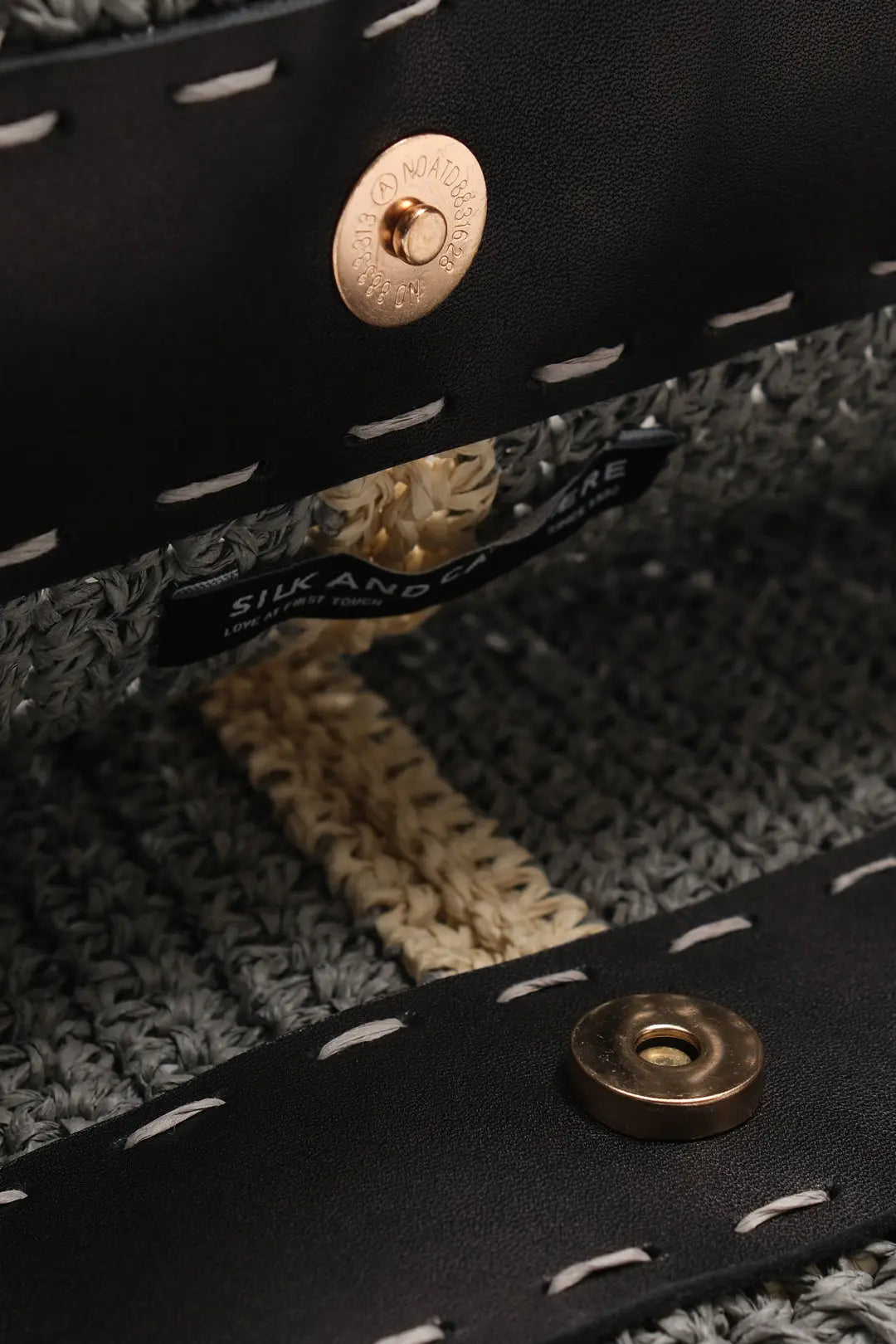 Gri Nina Renkli Tek Çizgili Hasr Çanta Silk and Cashmere