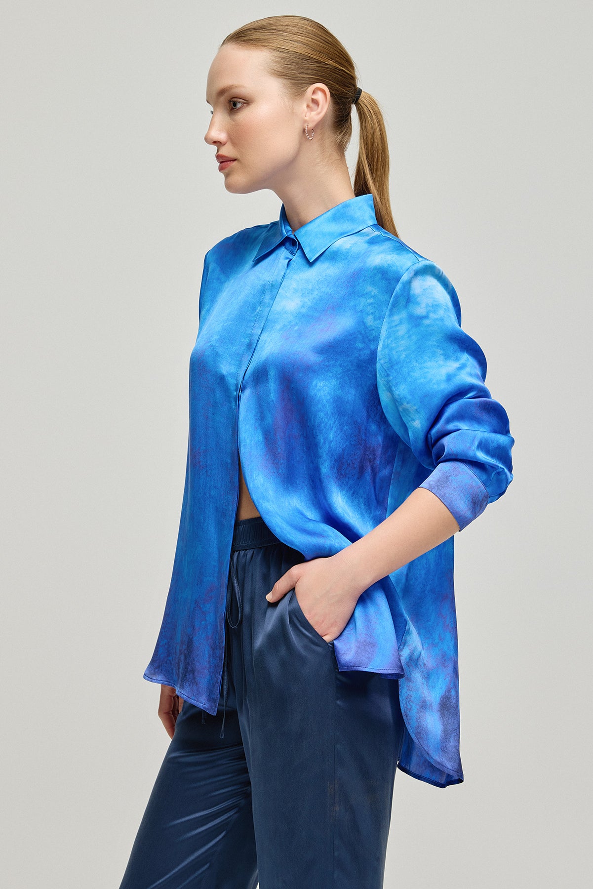 Lacivert Nature İpek Desenli Uzun Kollu Gömlek