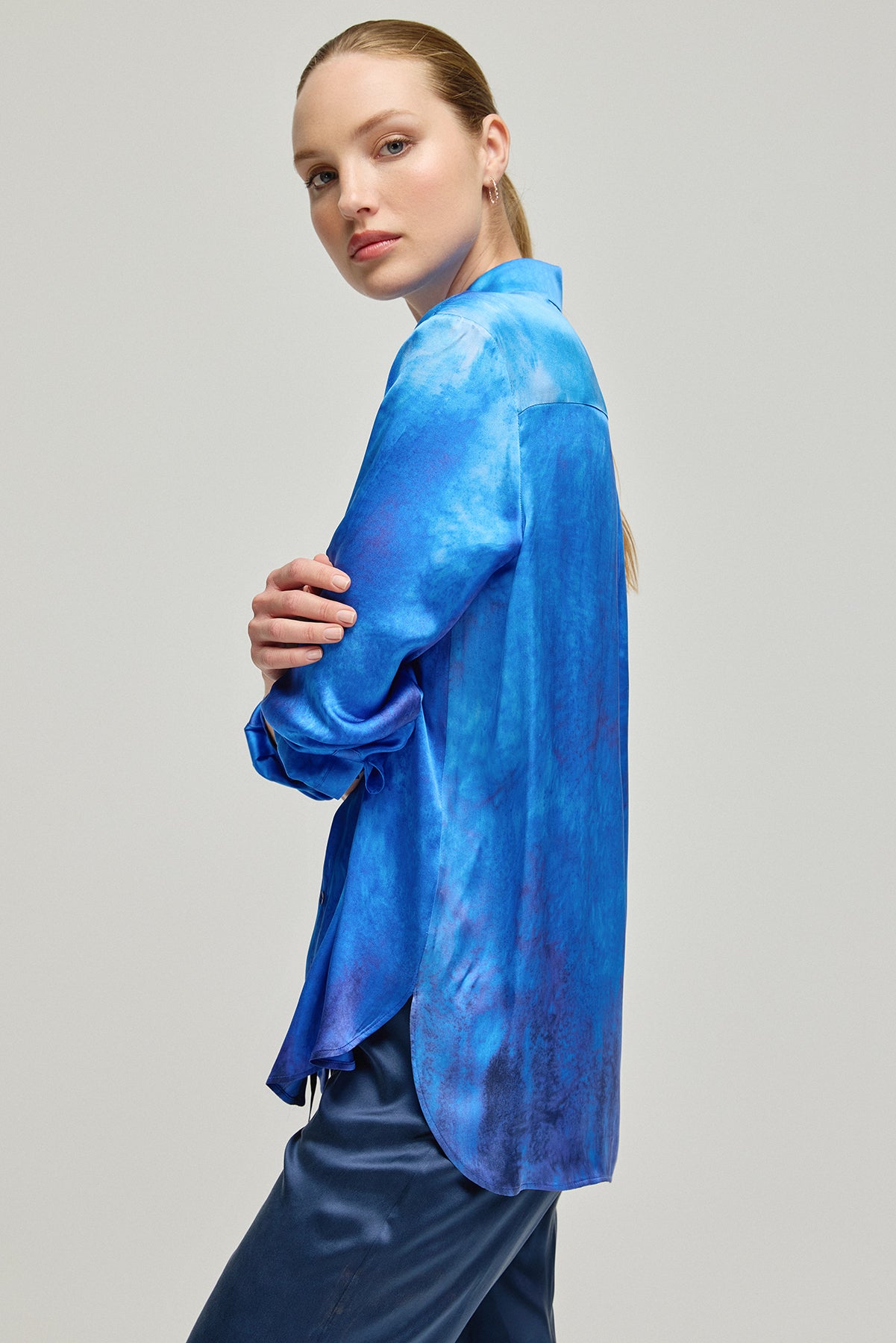 Lacivert Nature İpek Desenli Uzun Kollu Gömlek