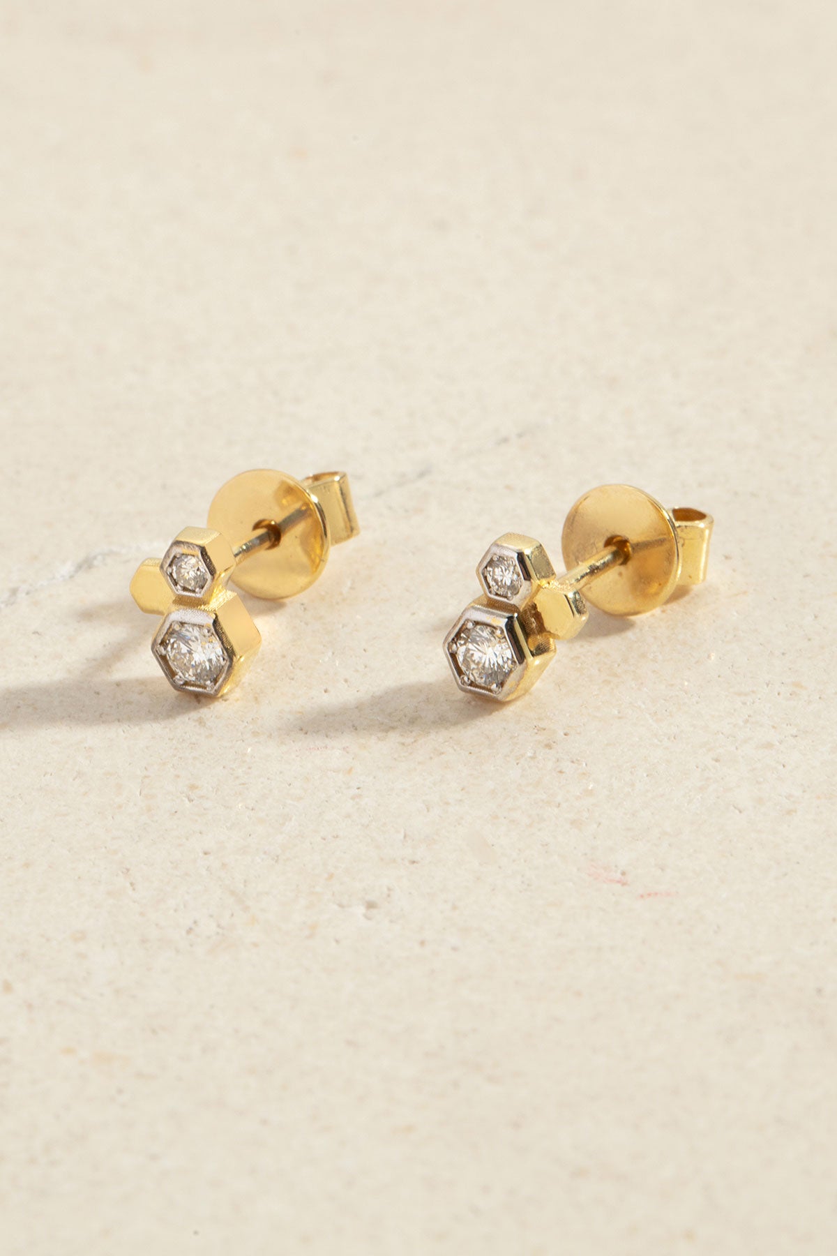Sarı Mini Honeycomb Pırlanta Taşlı Altın Küpe