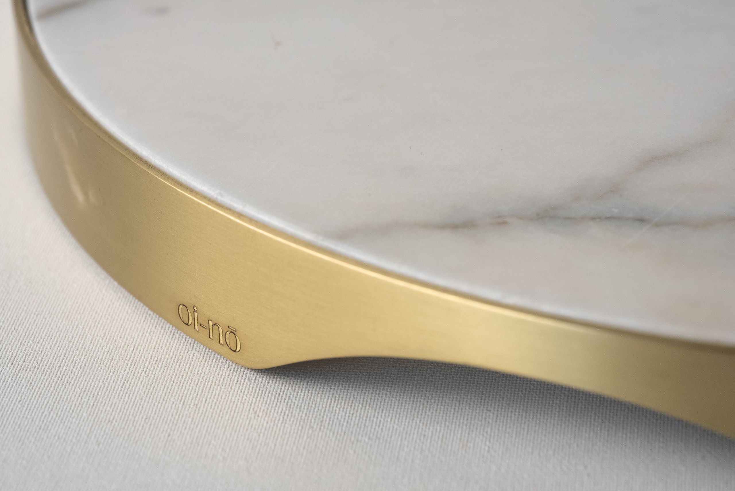 Beyaz Asawa Yuvarlak Peynir Tabağı