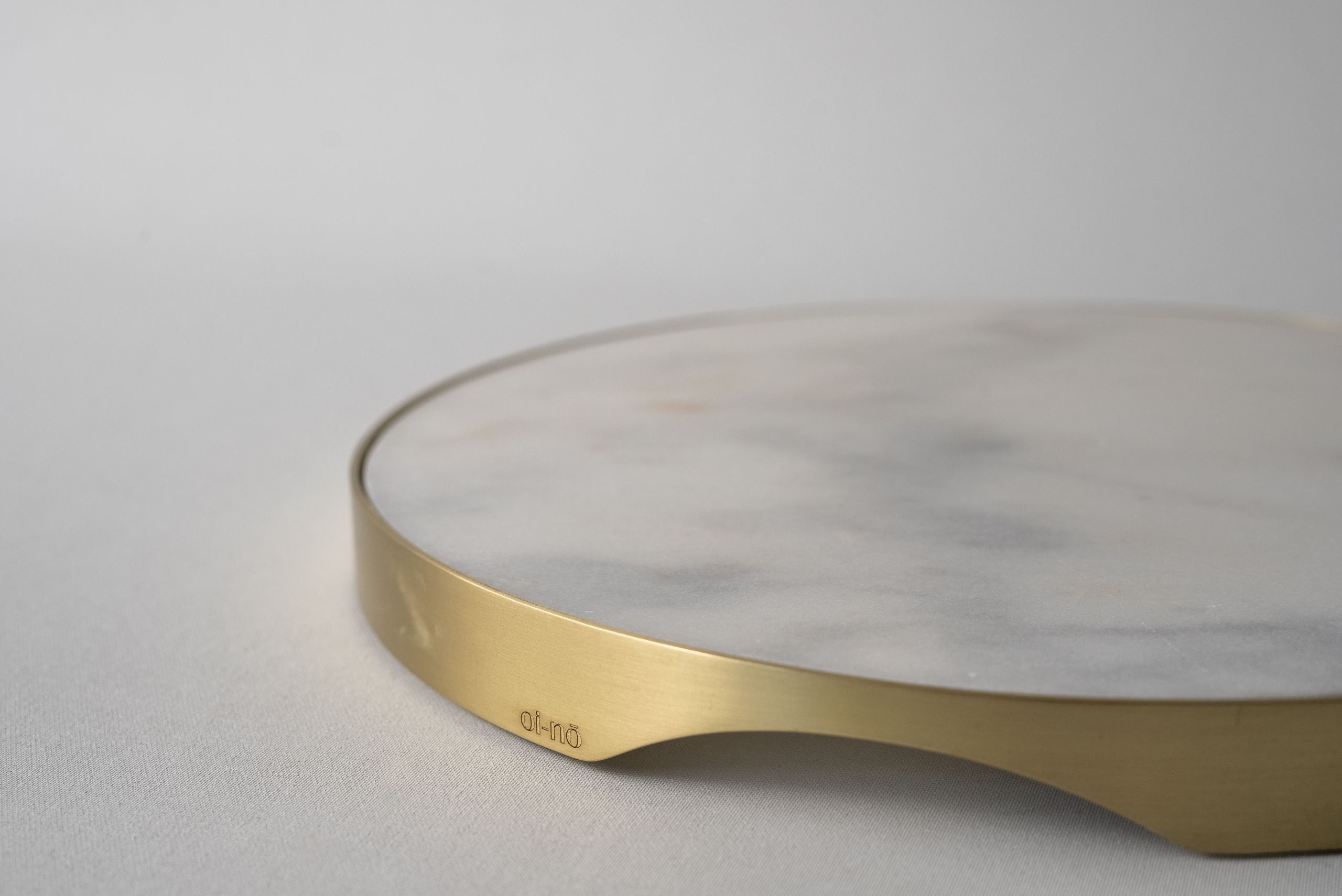 Beyaz Asawa Yuvarlak Peynir Tabağı