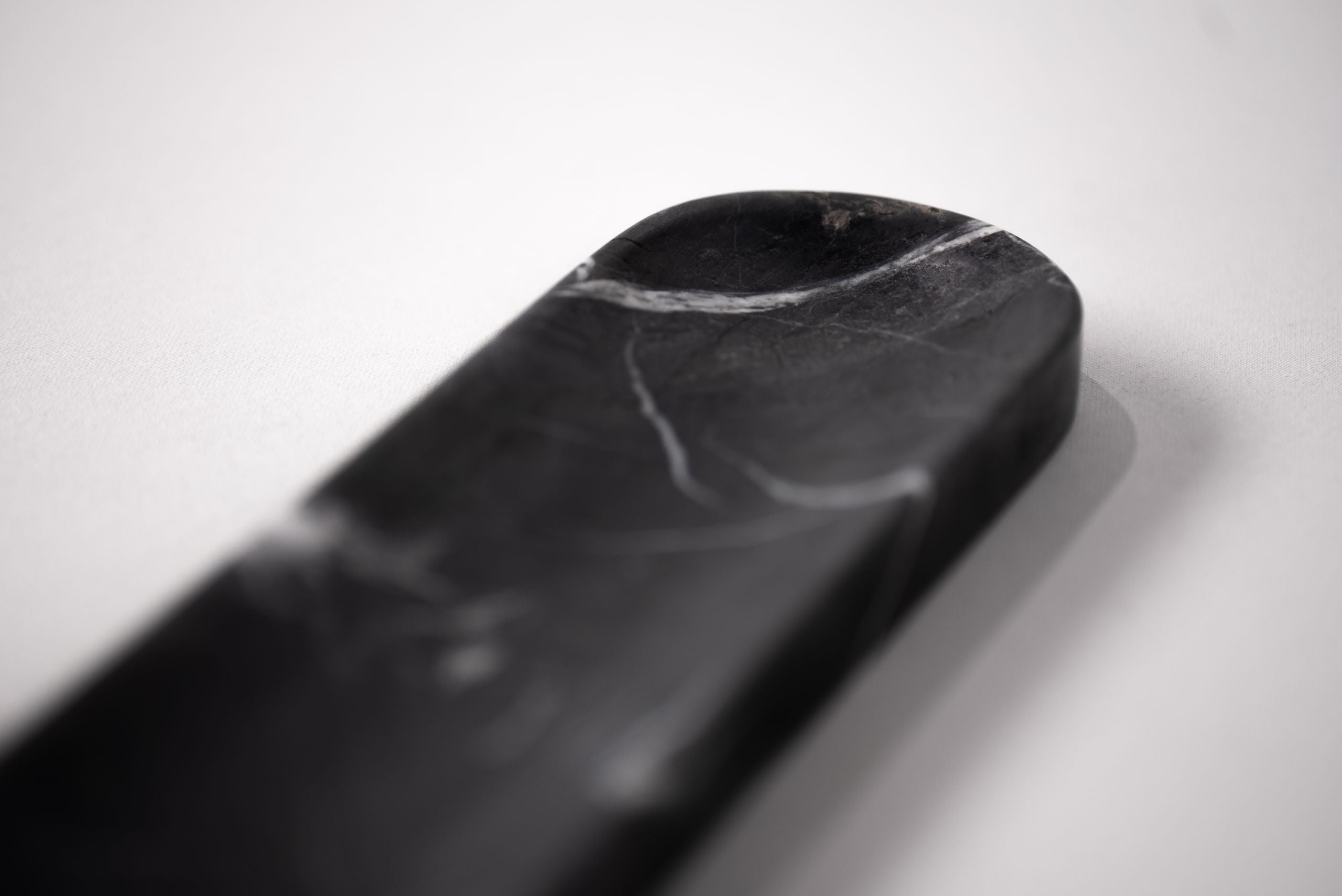 Siyah Doris Oval Sunumluk