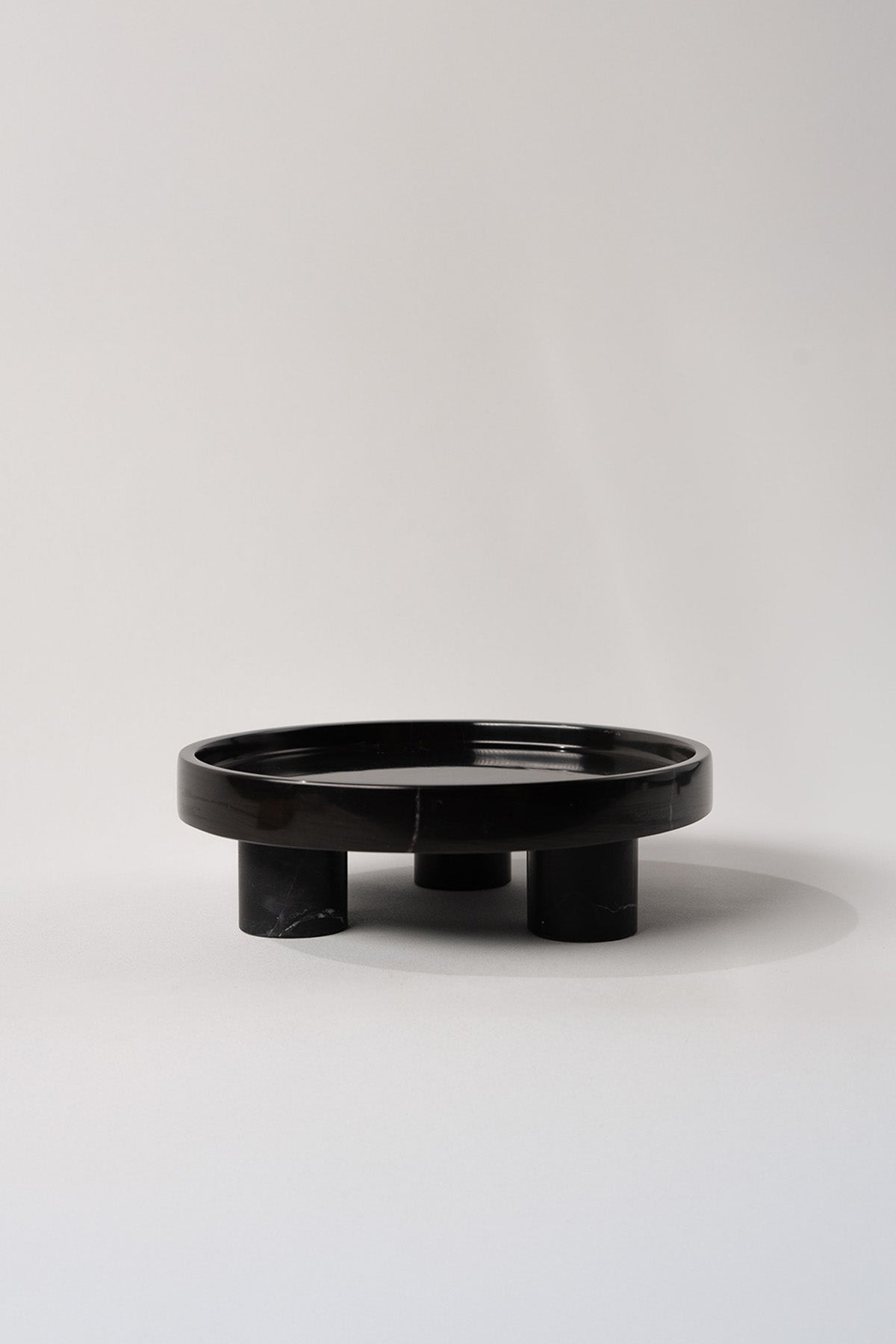 Siyah Harriet Ayaklı Sunum Tepsisi