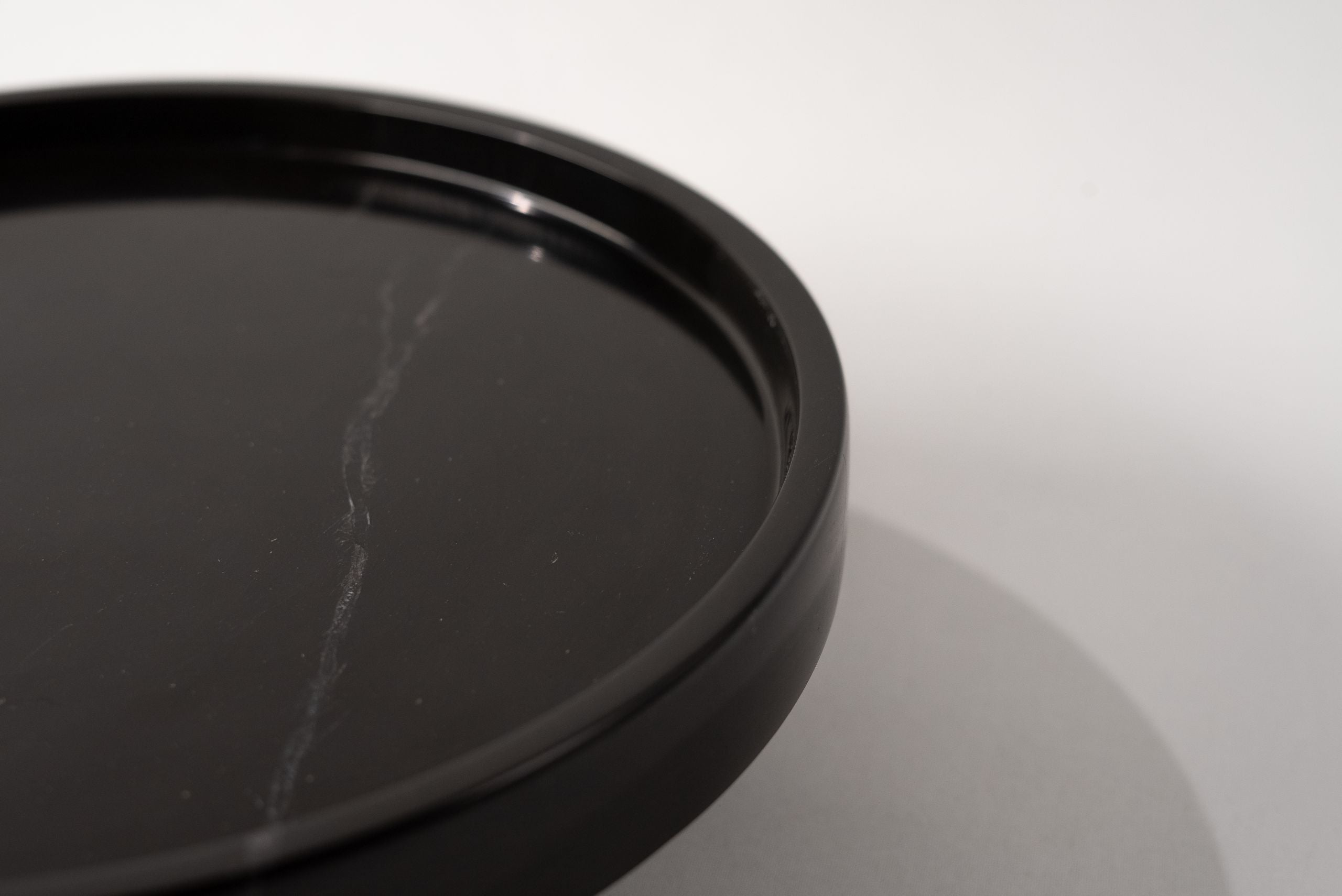 Siyah Harriet Ayaklı Sunum Tepsisi