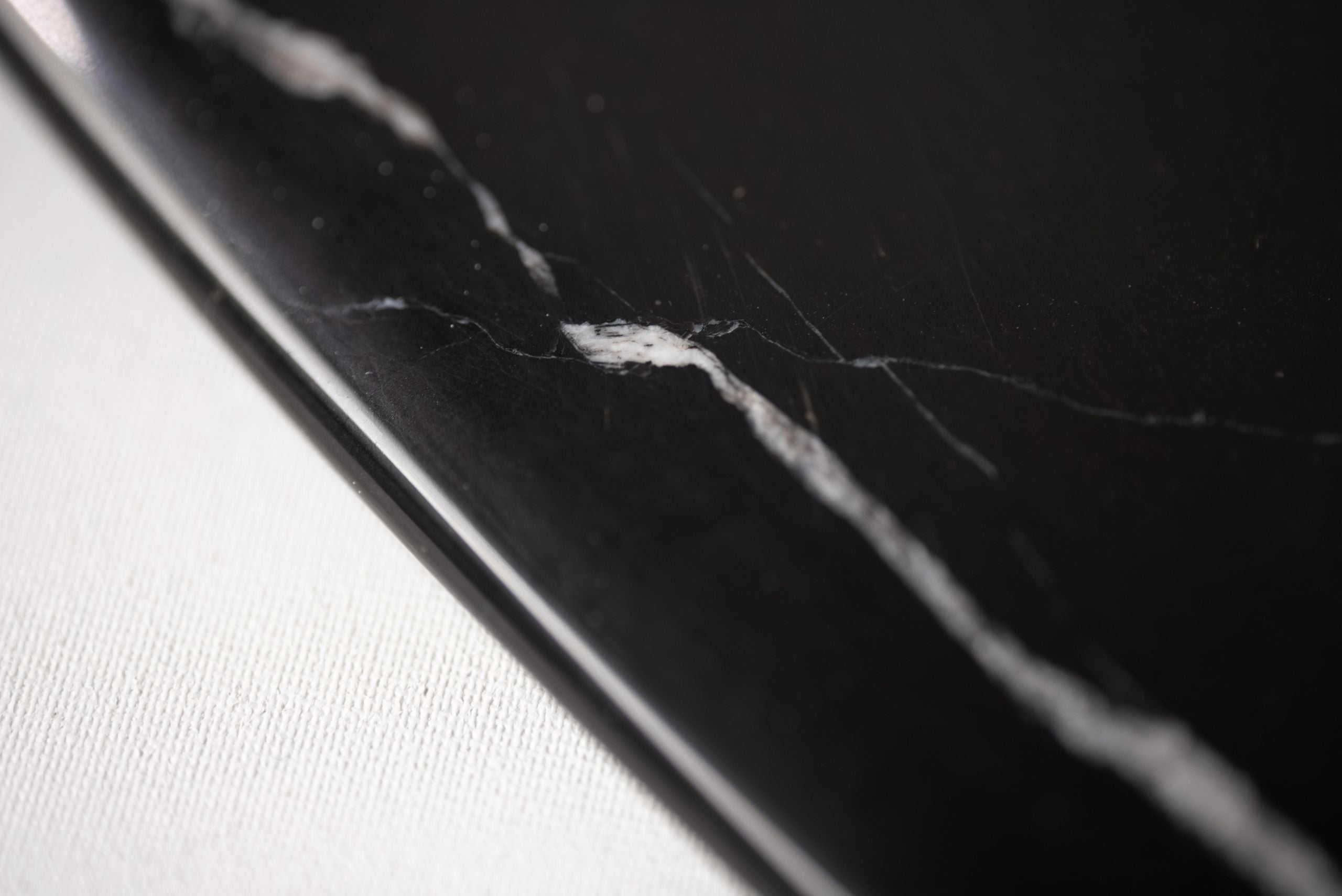 Siyah Saar Kesme Tahtası